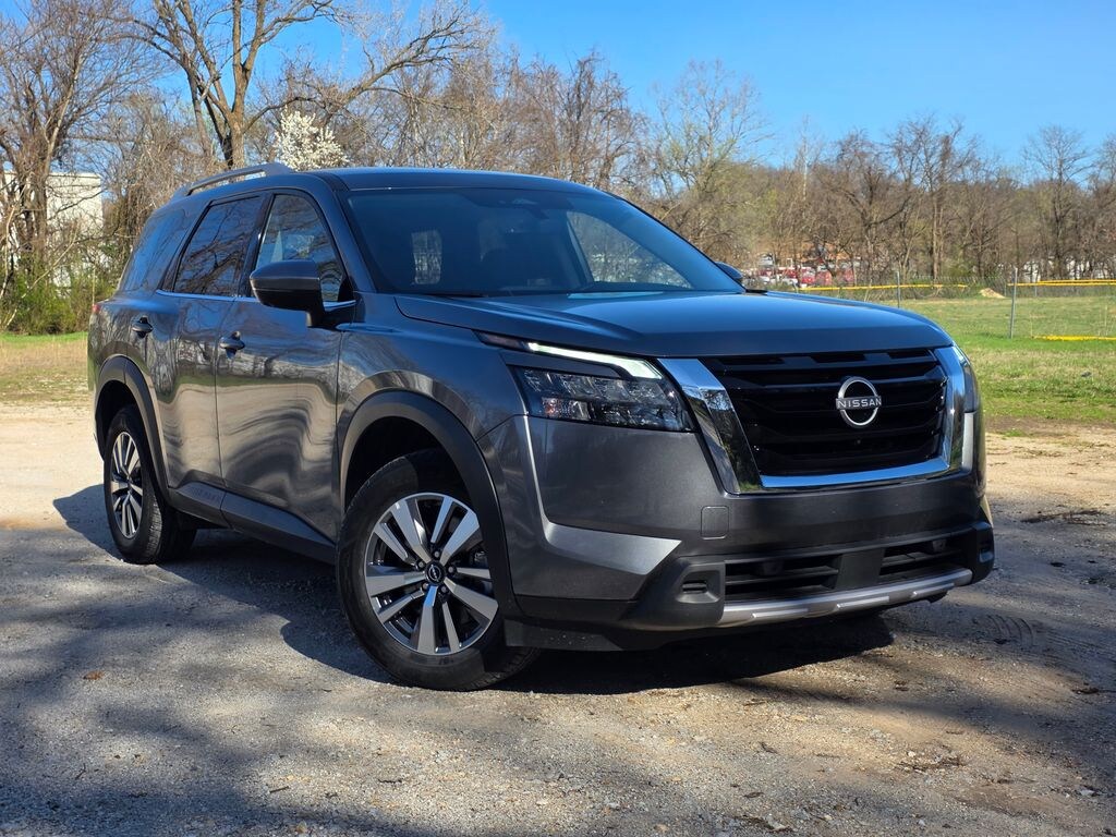 Used 2025 Nissan Pathfinder SL SUV