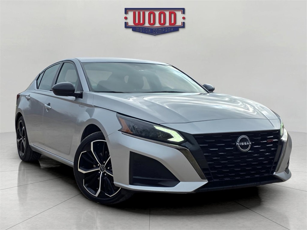 2023 Nissan Altima SR's photo