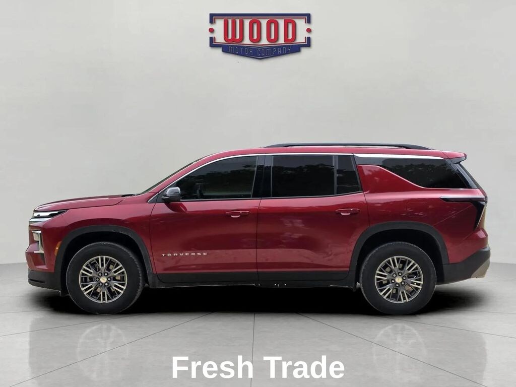 Used 2025 Chevrolet Traverse LT SUV