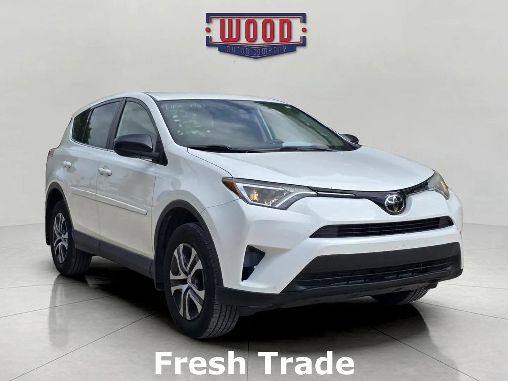 2017 Toyota RAV4 LE's photo
