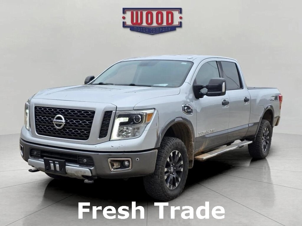 2016 Nissan Titan PRO-4X photo 3