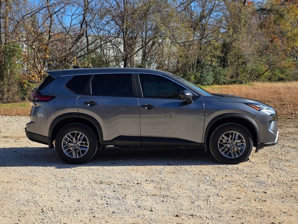 2026 Nissan Rogue S photo 2