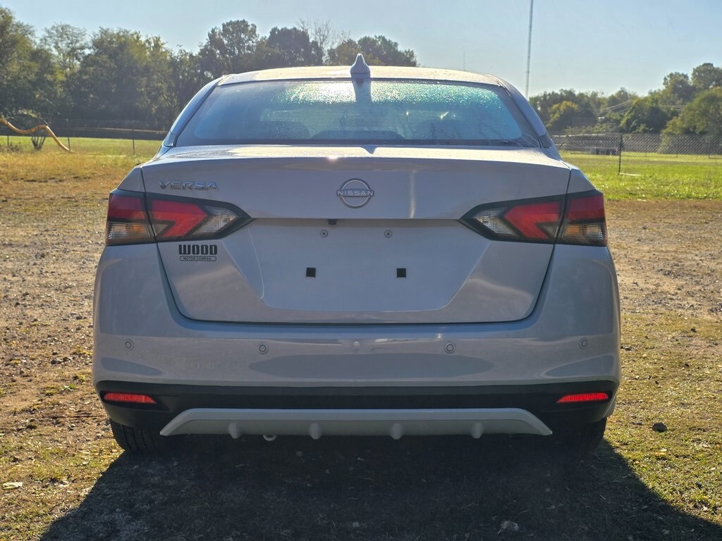 2025 Nissan Versa 1.6 SV photo 4