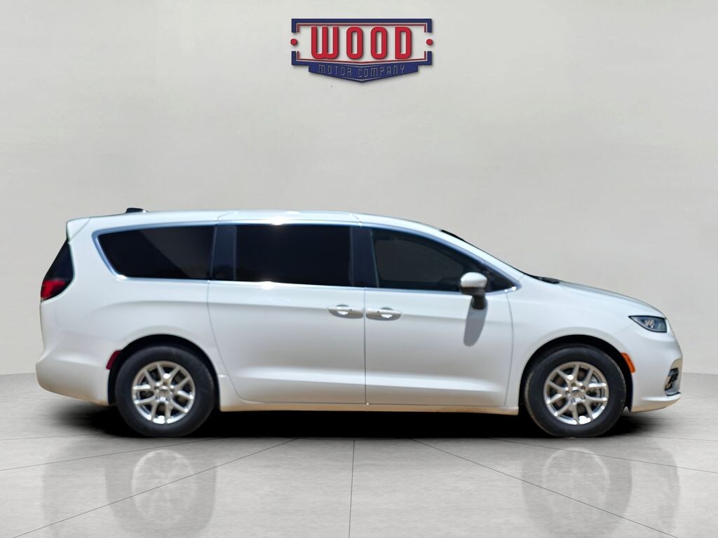 Used 2023 Chrysler Pacifica Touring L Minivan/Van