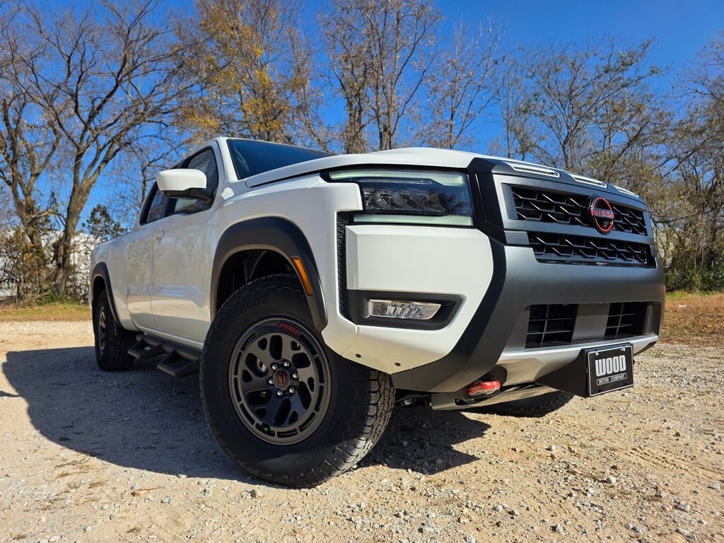 2026 Nissan Frontier PRO-4X photo 2