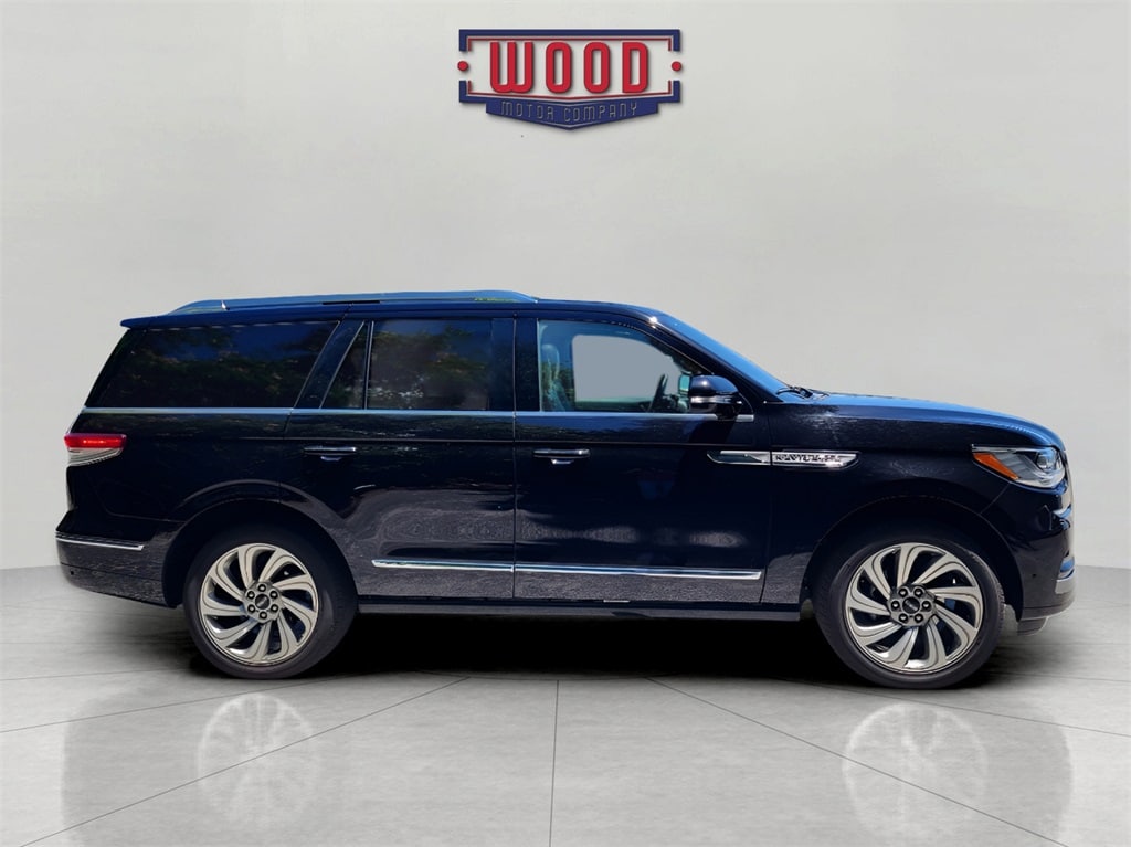 Used 2023 Lincoln Navigator Reserve with VIN 5LMJJ2LG1PEL04031 for sale in Harrison, AR