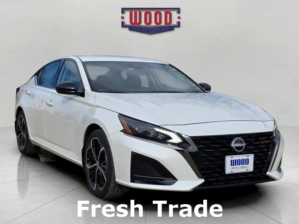 2025 Nissan Altima SR's photo