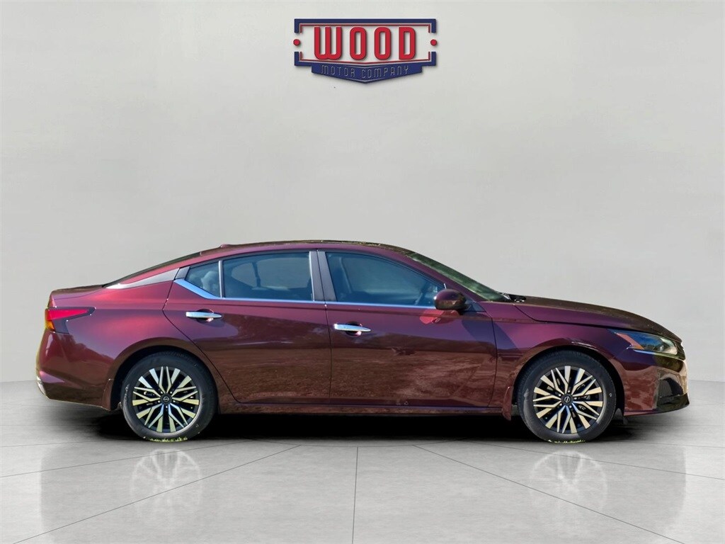 2025 Nissan Altima SV photo 2