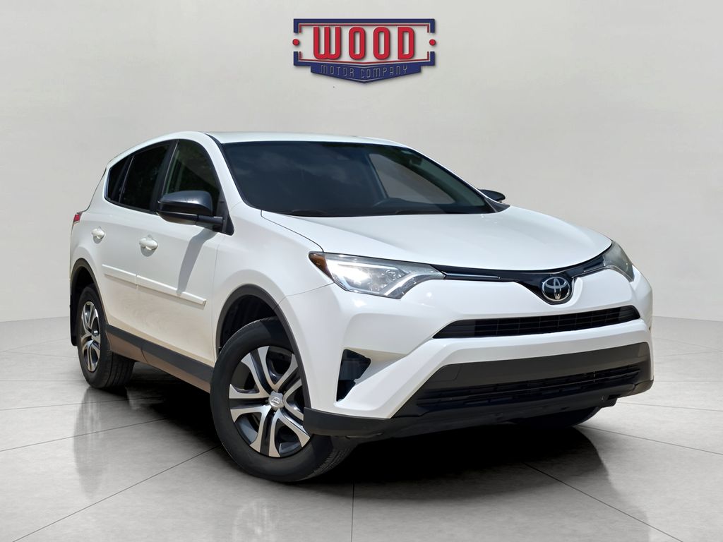 2017 Toyota RAV4 LE's photo