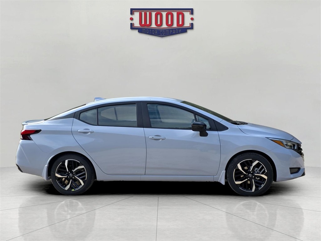 New 2025 Nissan Versa 1.6 SR Sedan