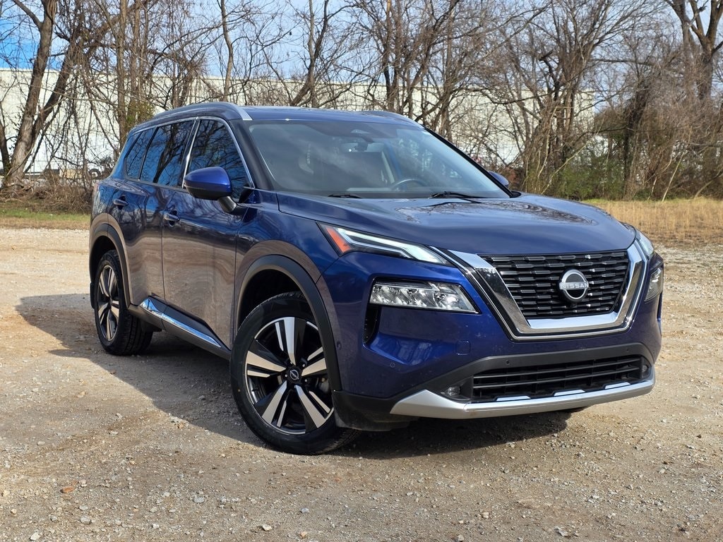 2022 Nissan Rogue Platinum's photo