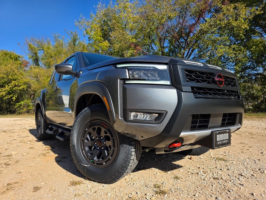 2026 Nissan Frontier PRO-4X photo 2