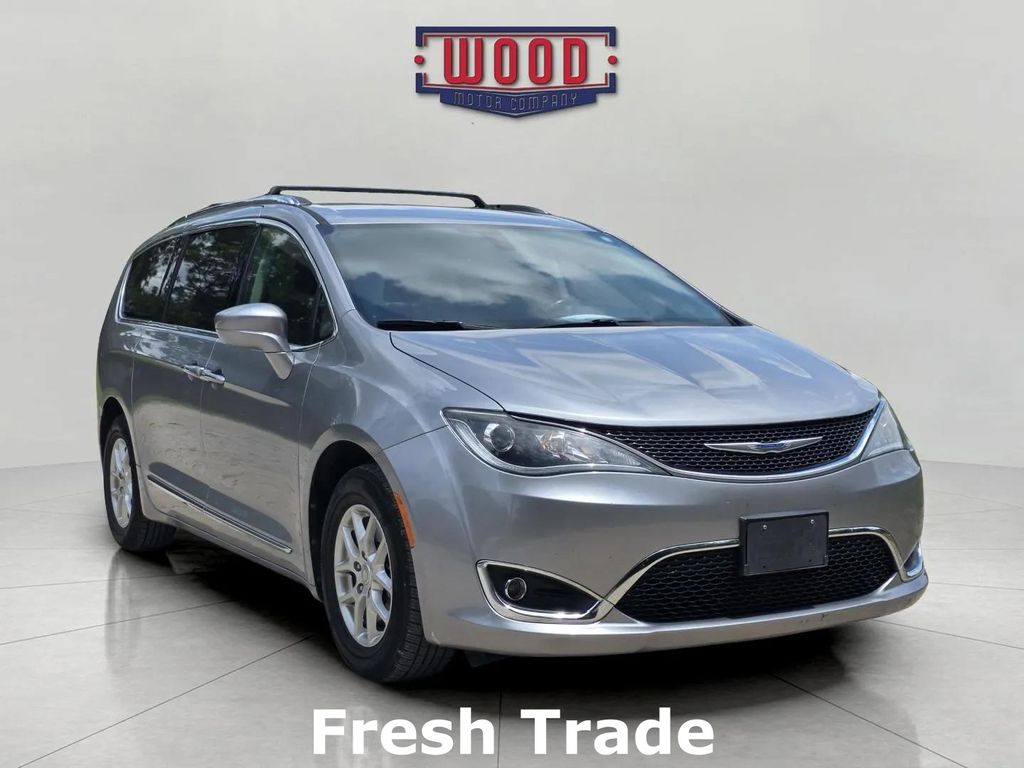 2020 Chrysler Pacifica Touring L's photo
