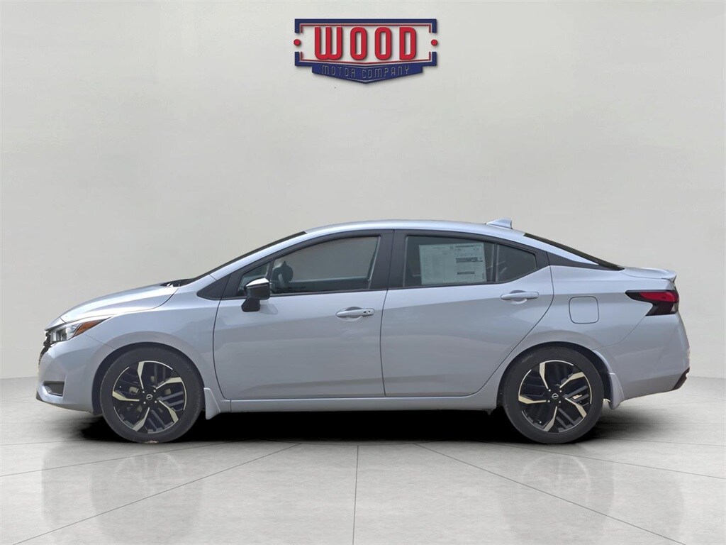2025 Nissan Versa 1.6 SR photo 4