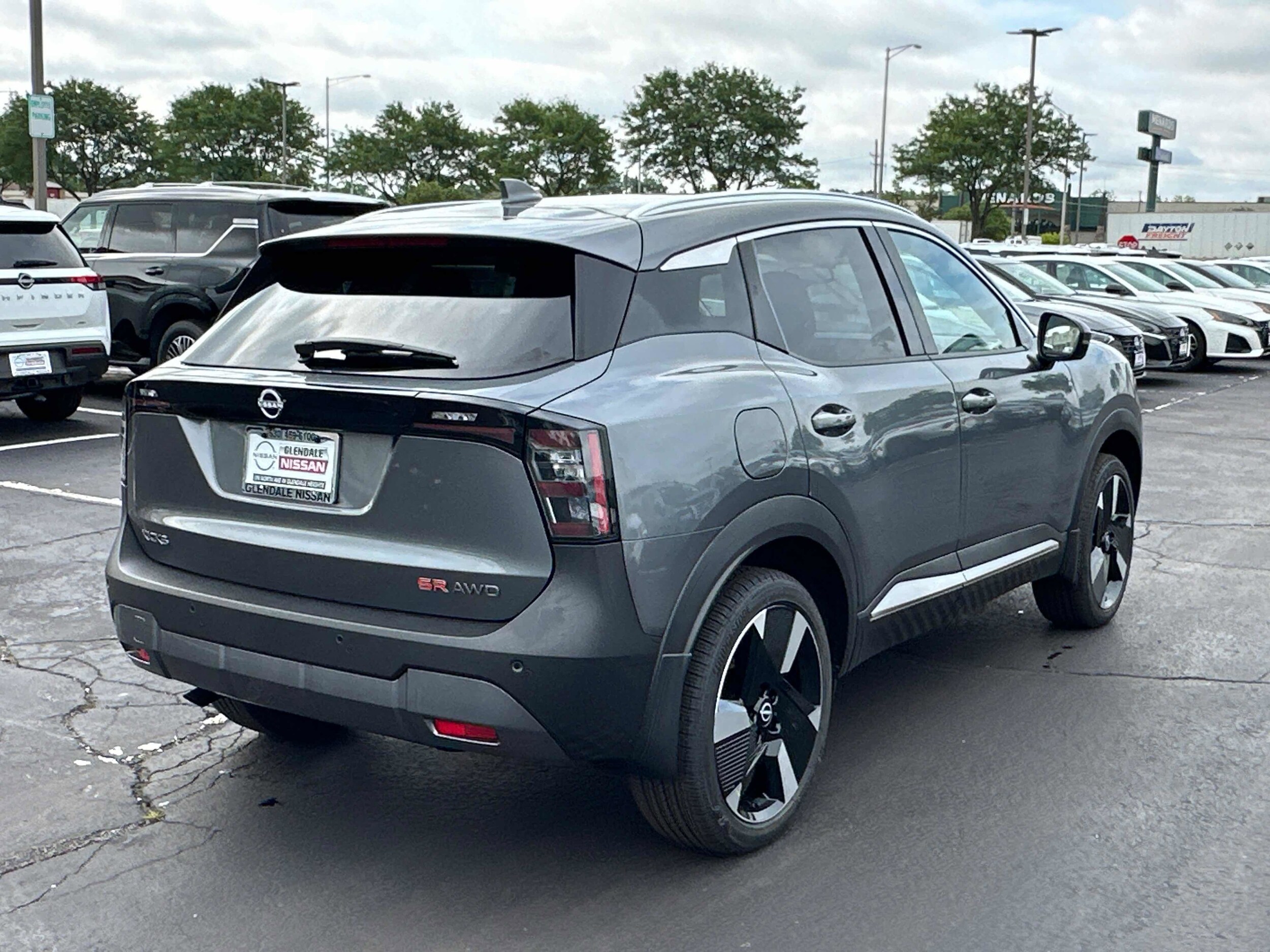 2025 Nissan Kicks SR photo 4