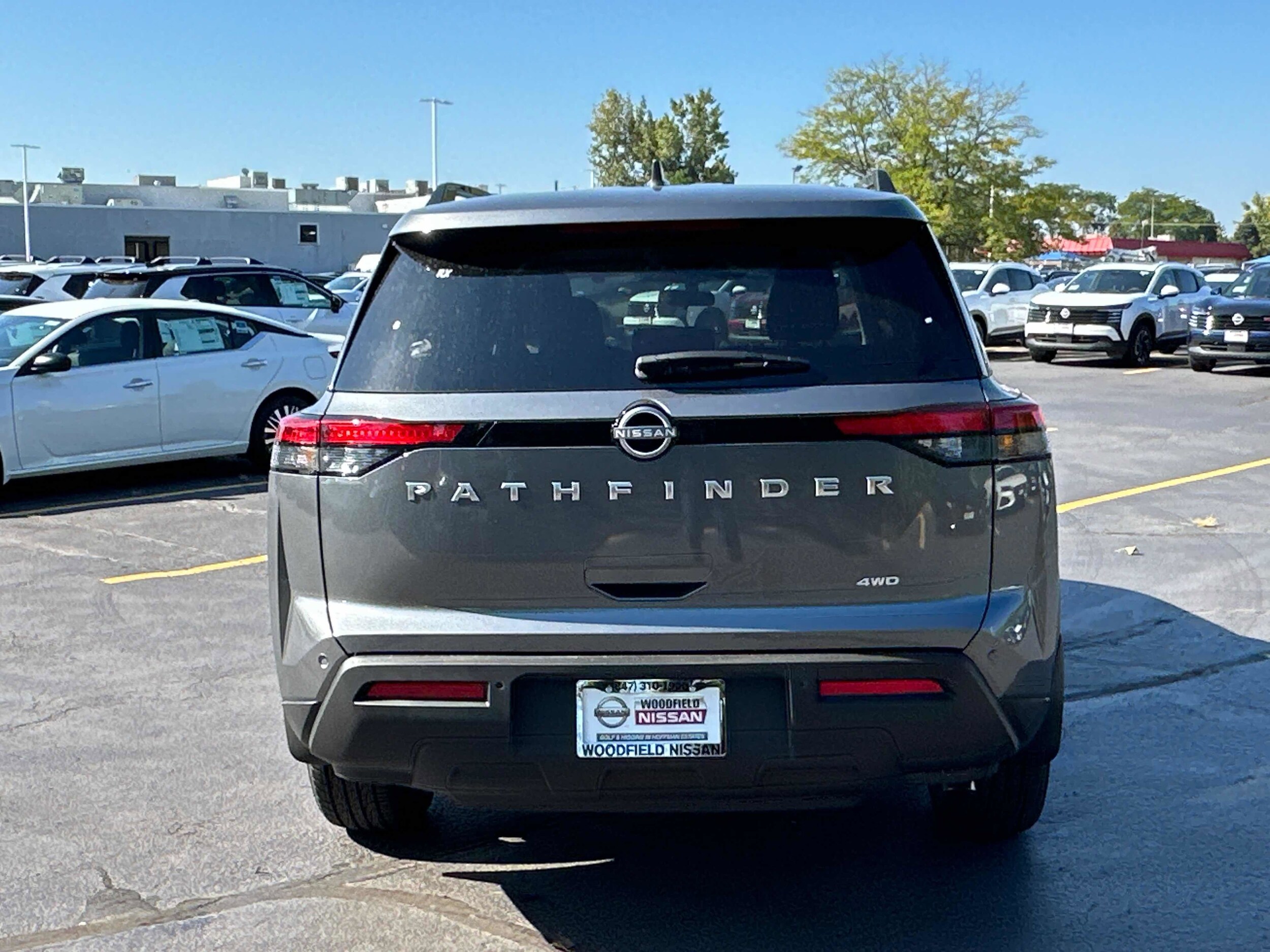 2025 Nissan Pathfinder SV photo 4