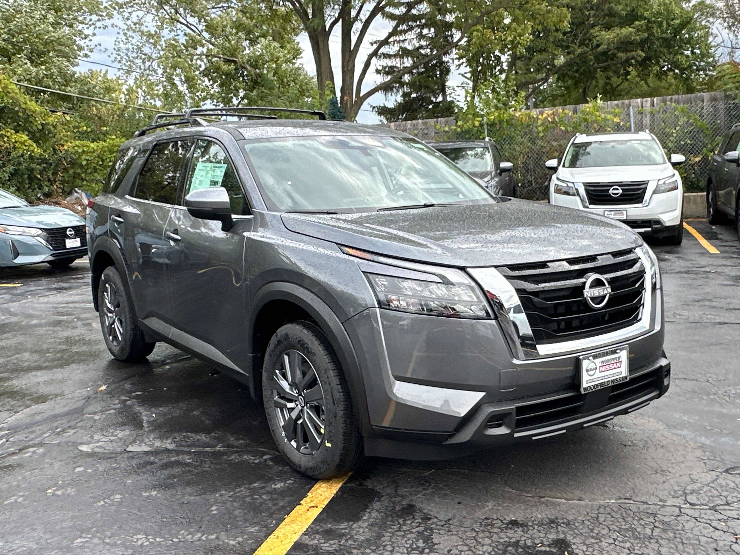 2025 Nissan Pathfinder SV photo 3