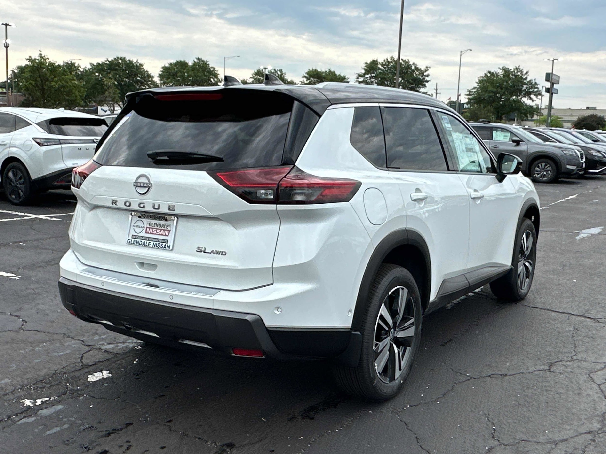 2025 Nissan Rogue SL photo 4