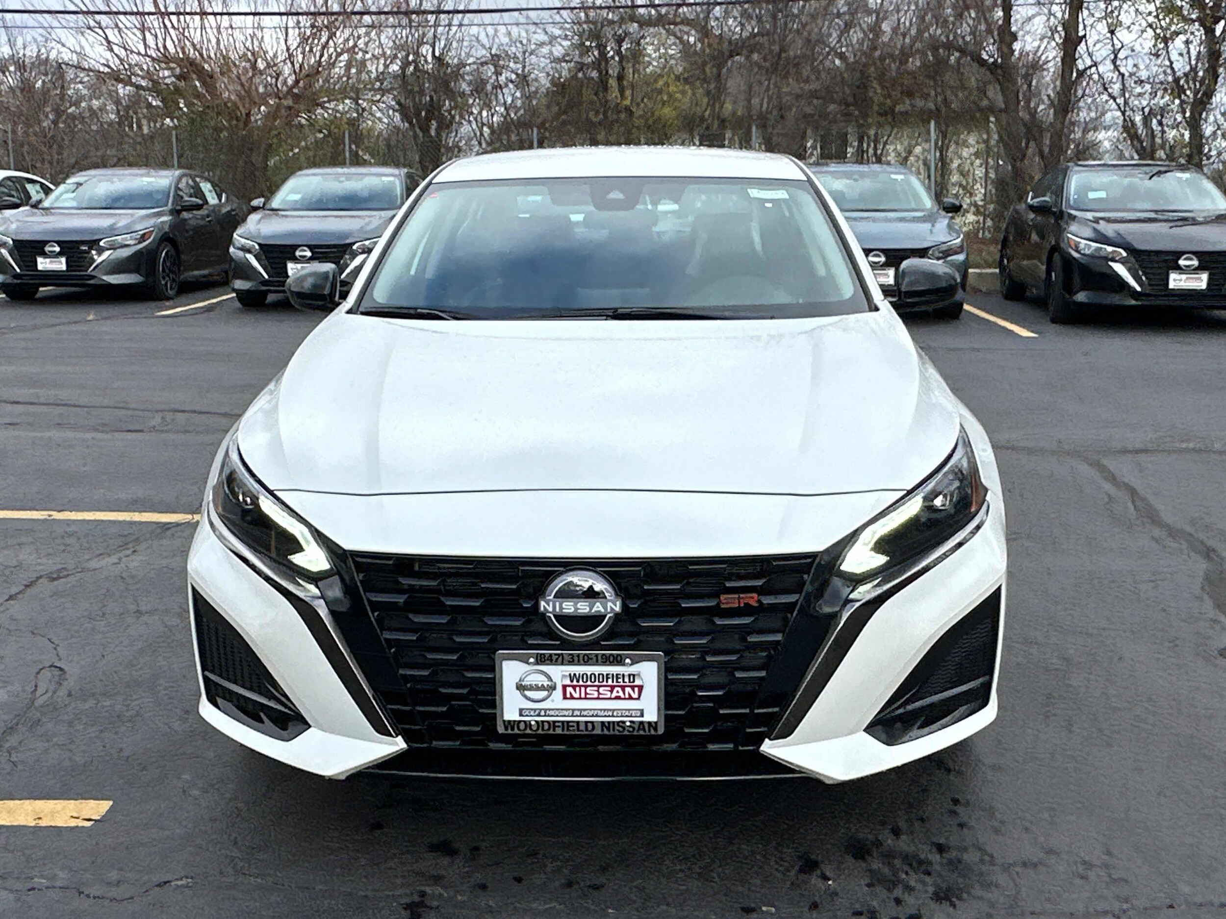 2025 Nissan Altima SR photo 2