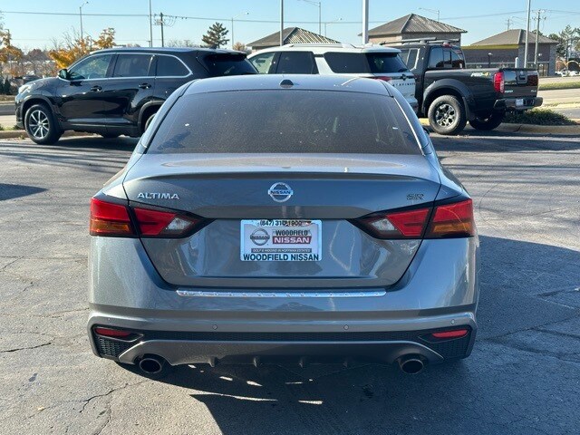 2021 Nissan Altima 2.5 SR photo 3