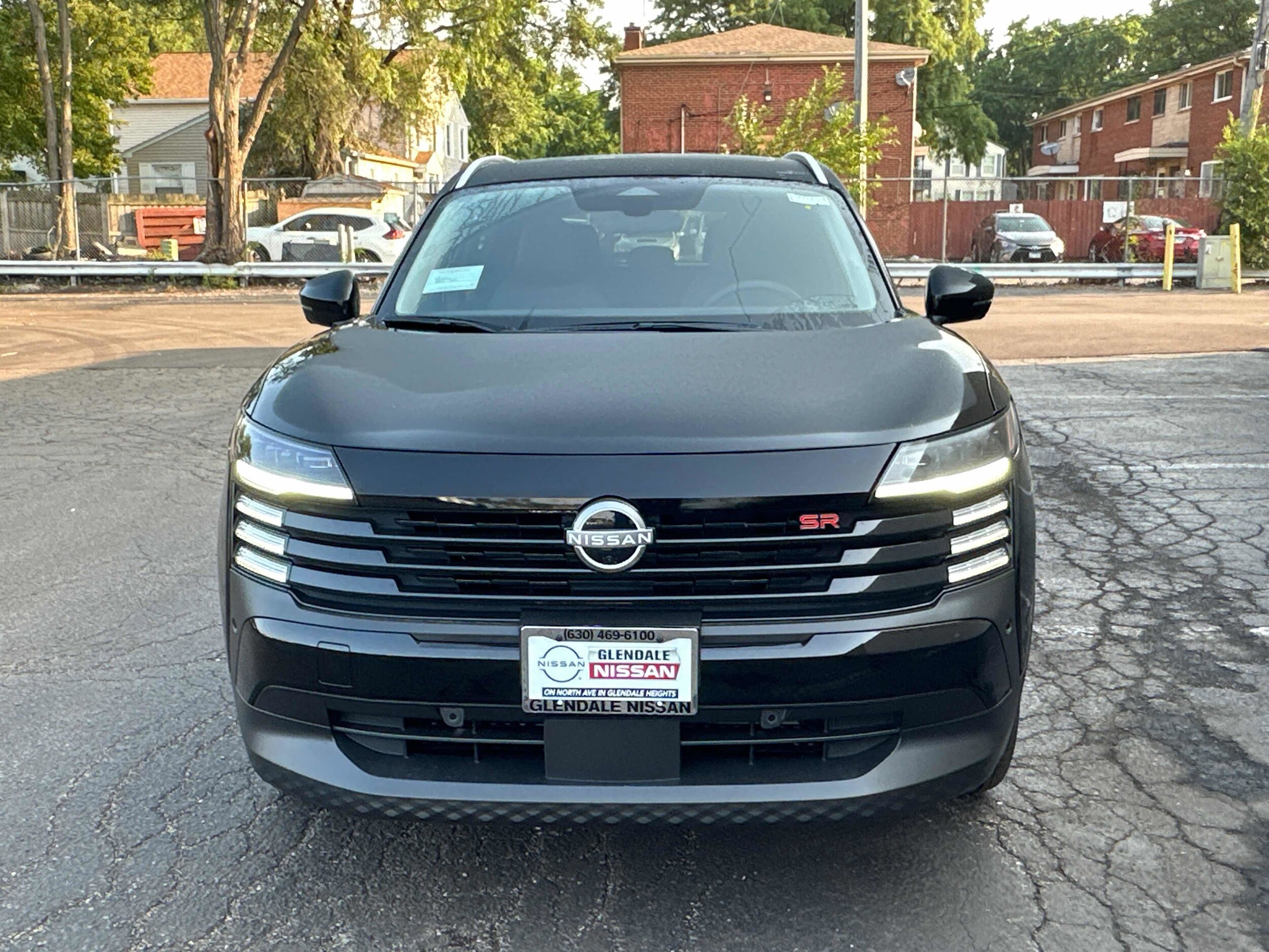 2025 Nissan Kicks SR photo 2