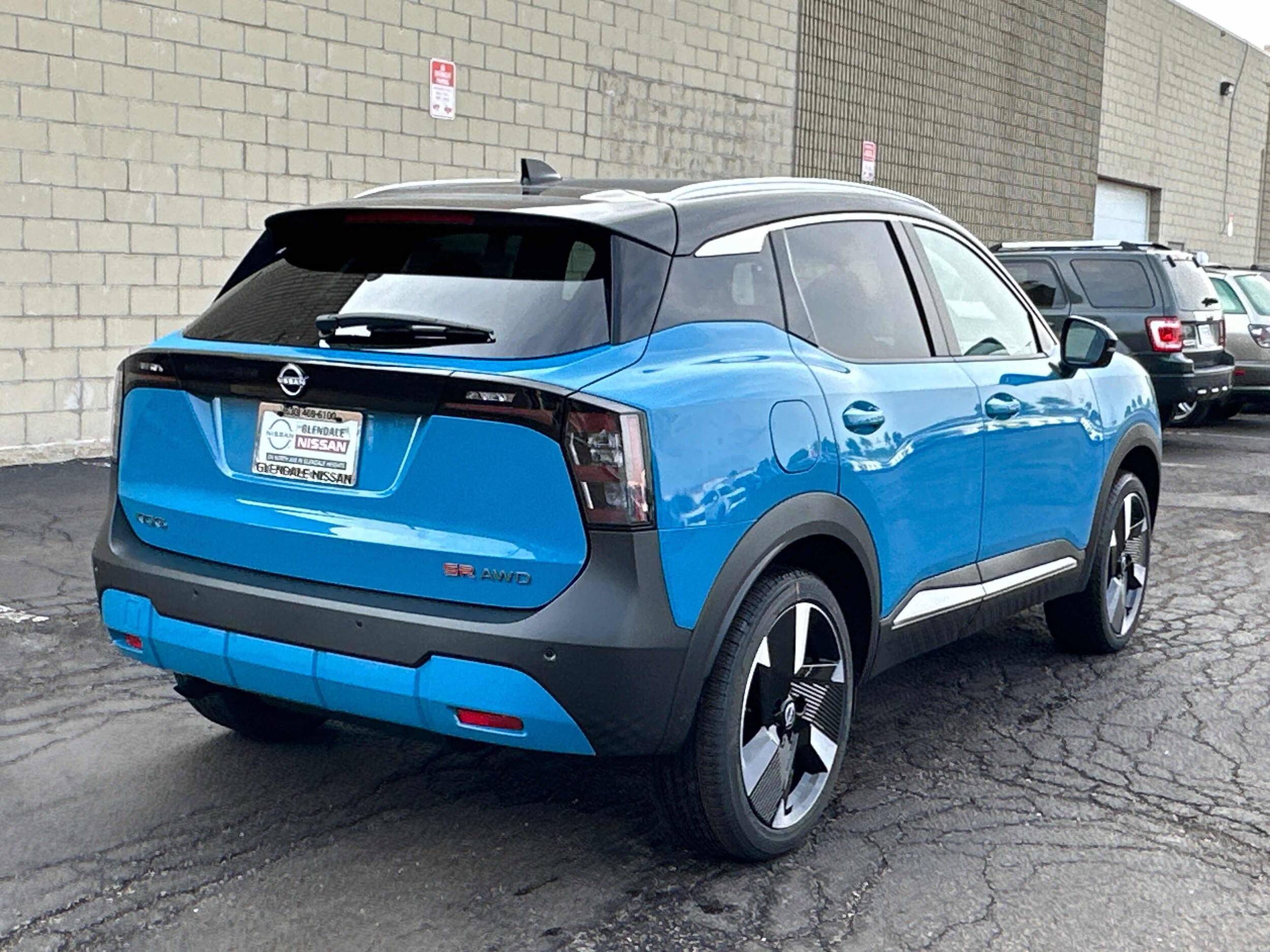 2025 Nissan Kicks SR photo 4