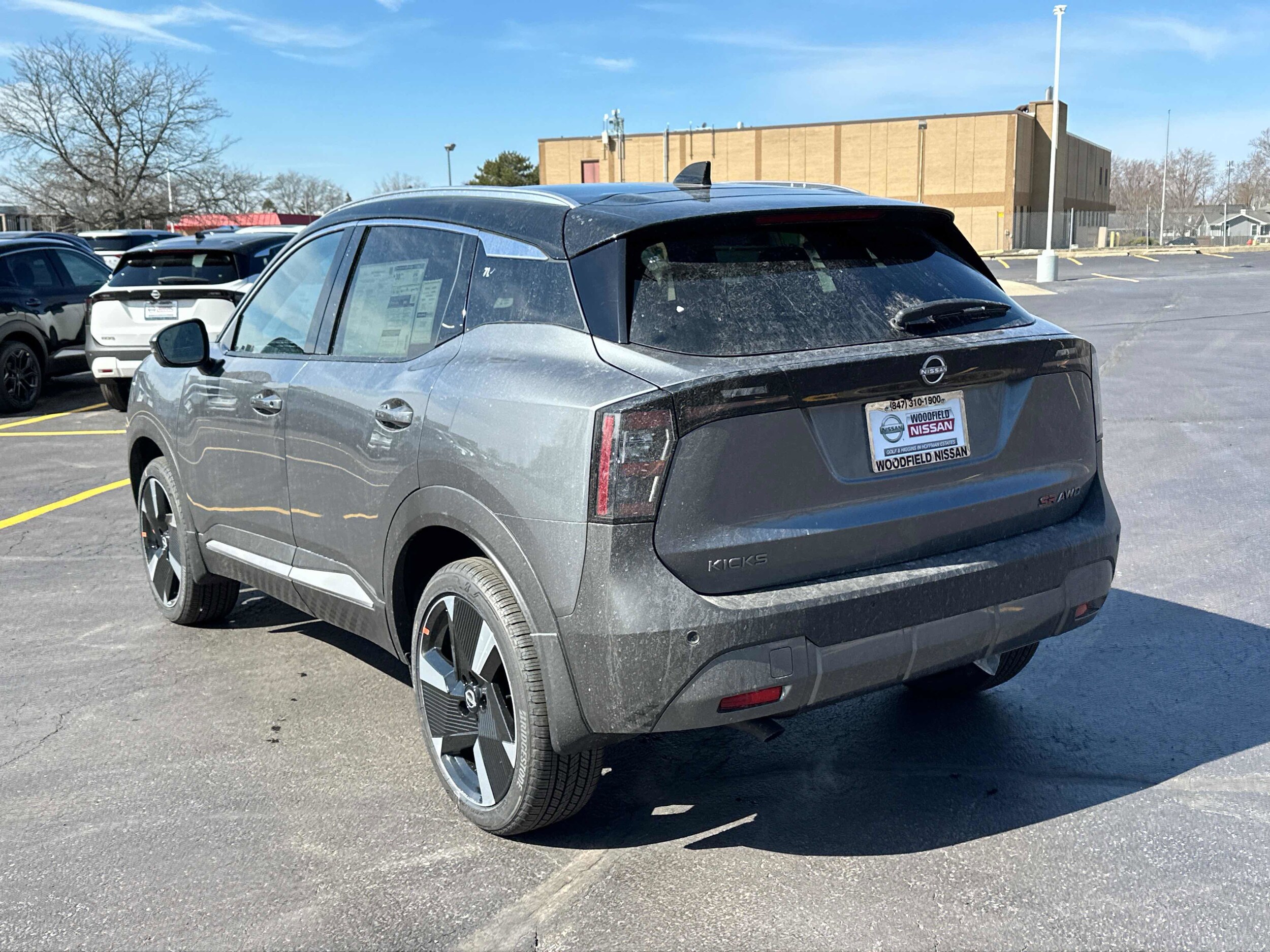 2025 Nissan Kicks SR photo 3