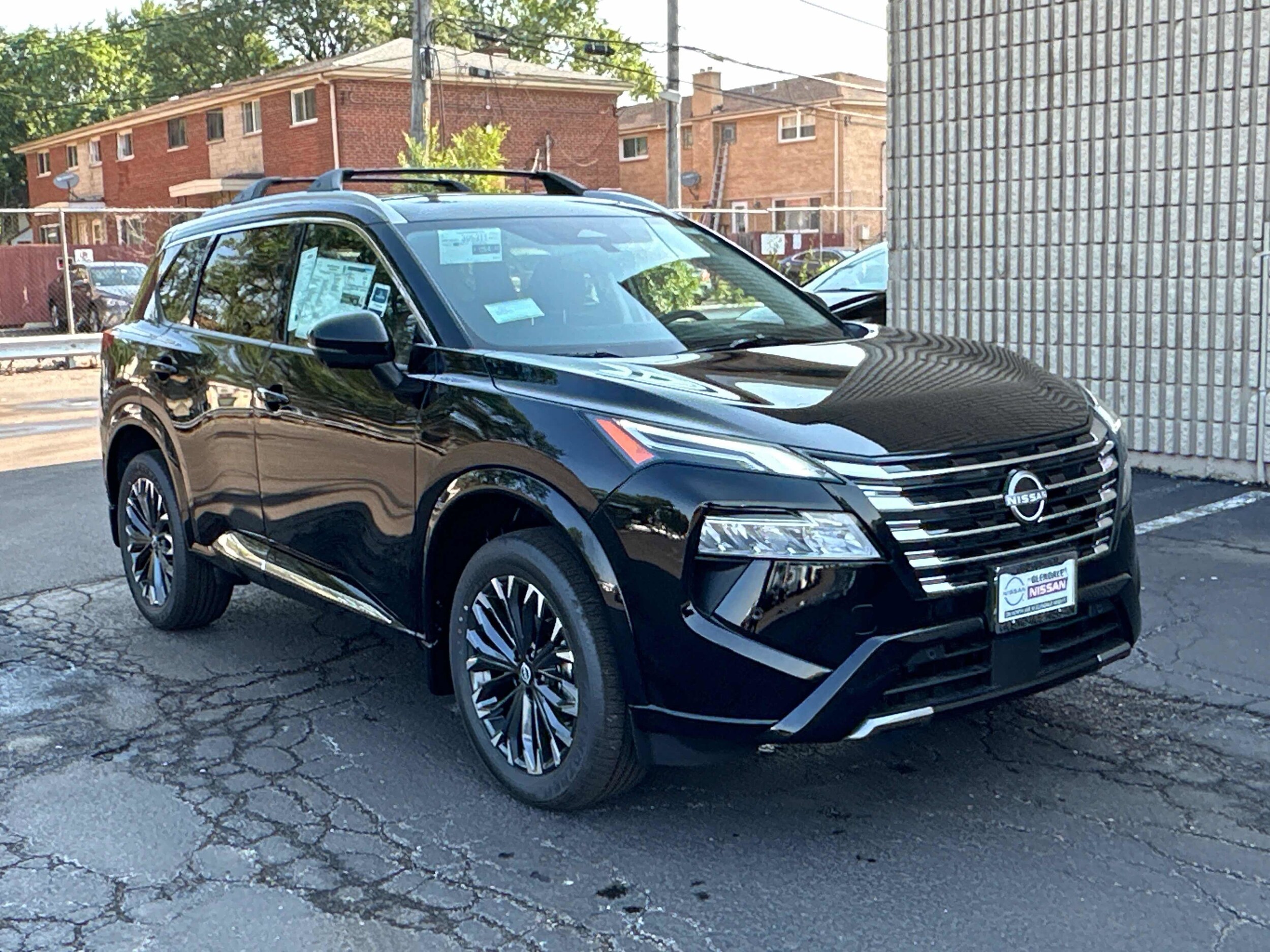 2025 Nissan Rogue Platinum photo 2