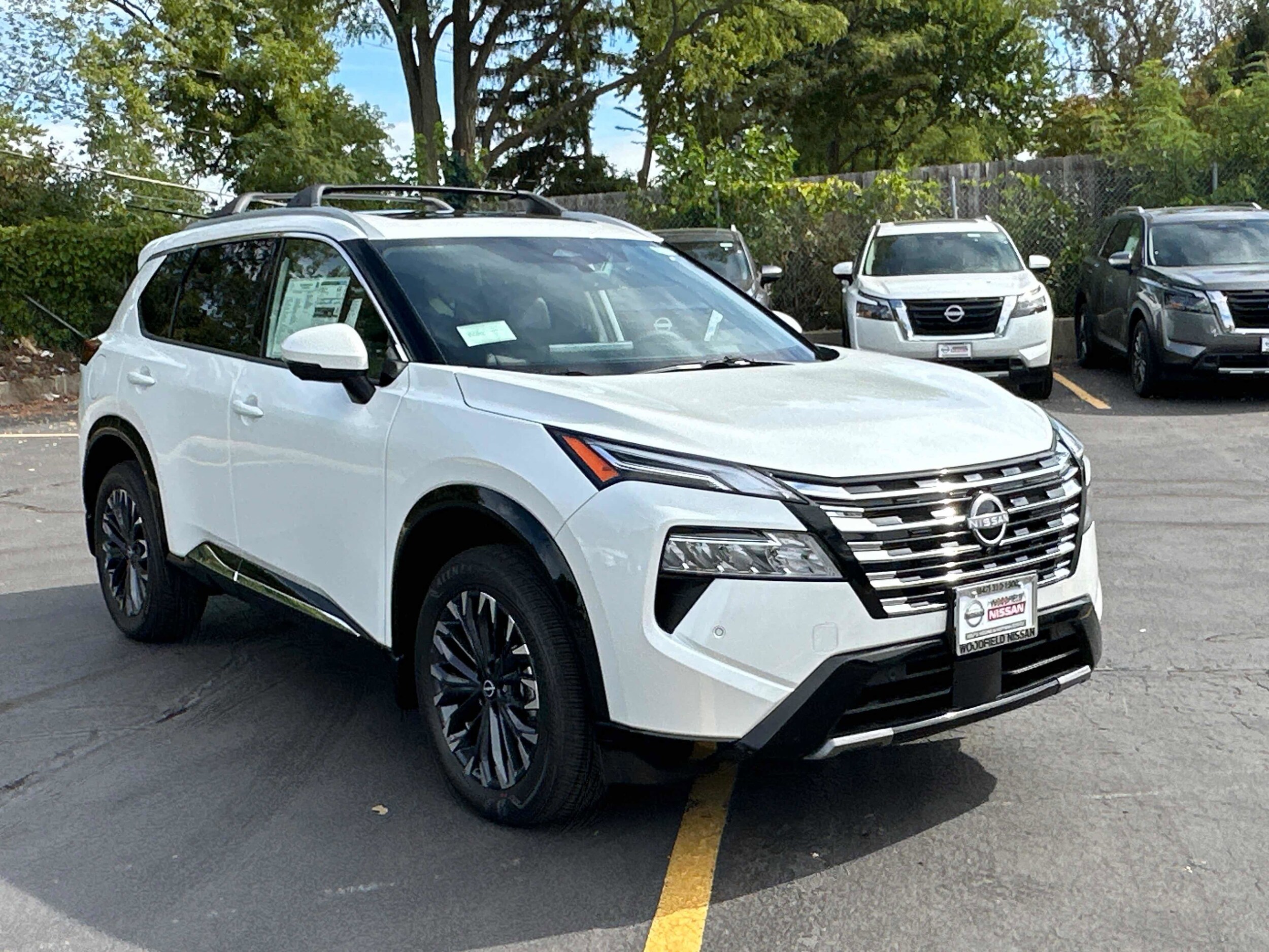 2026 Nissan Rogue Platinum photo 2