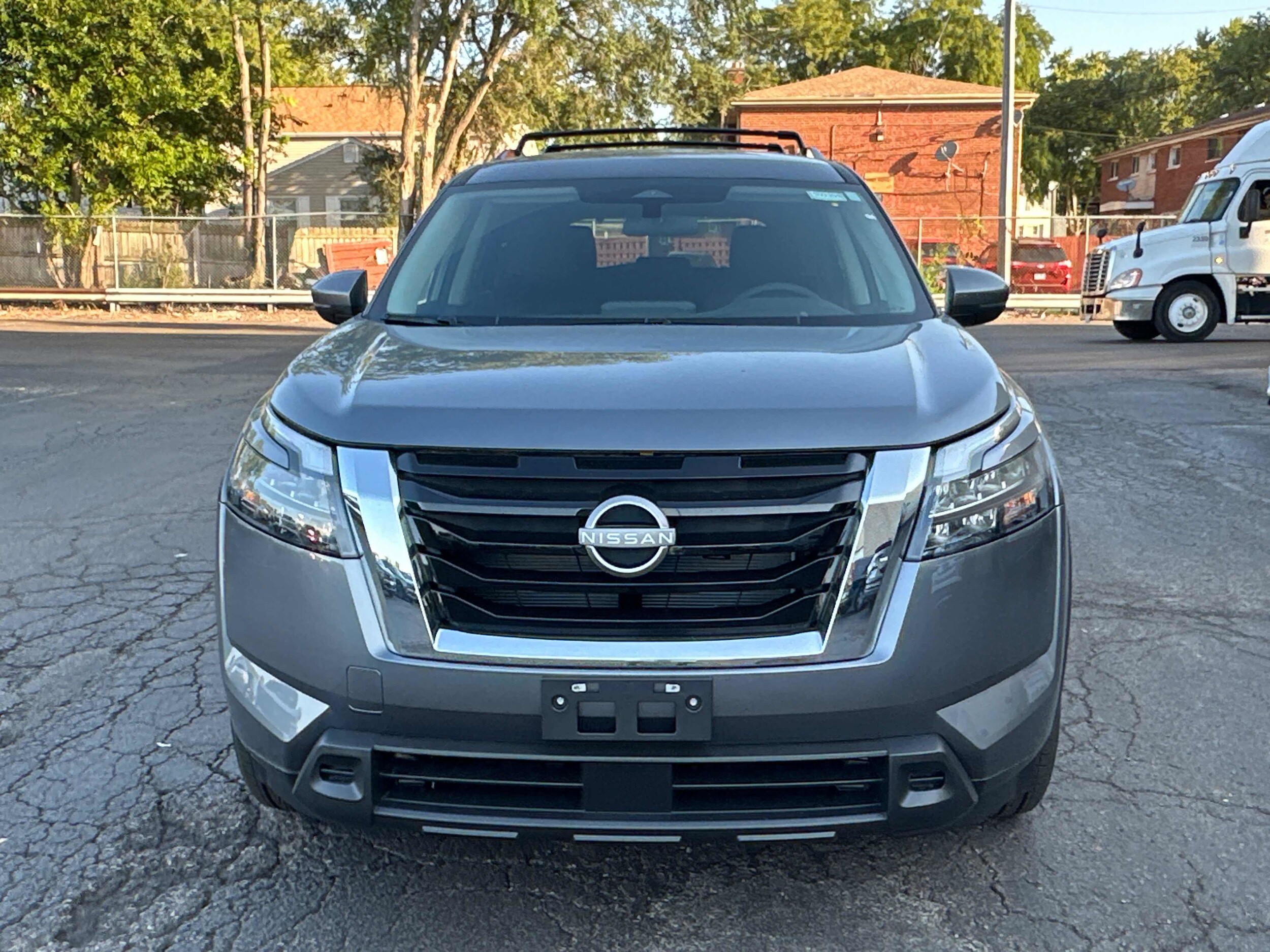 2025 Nissan Pathfinder SV photo 2