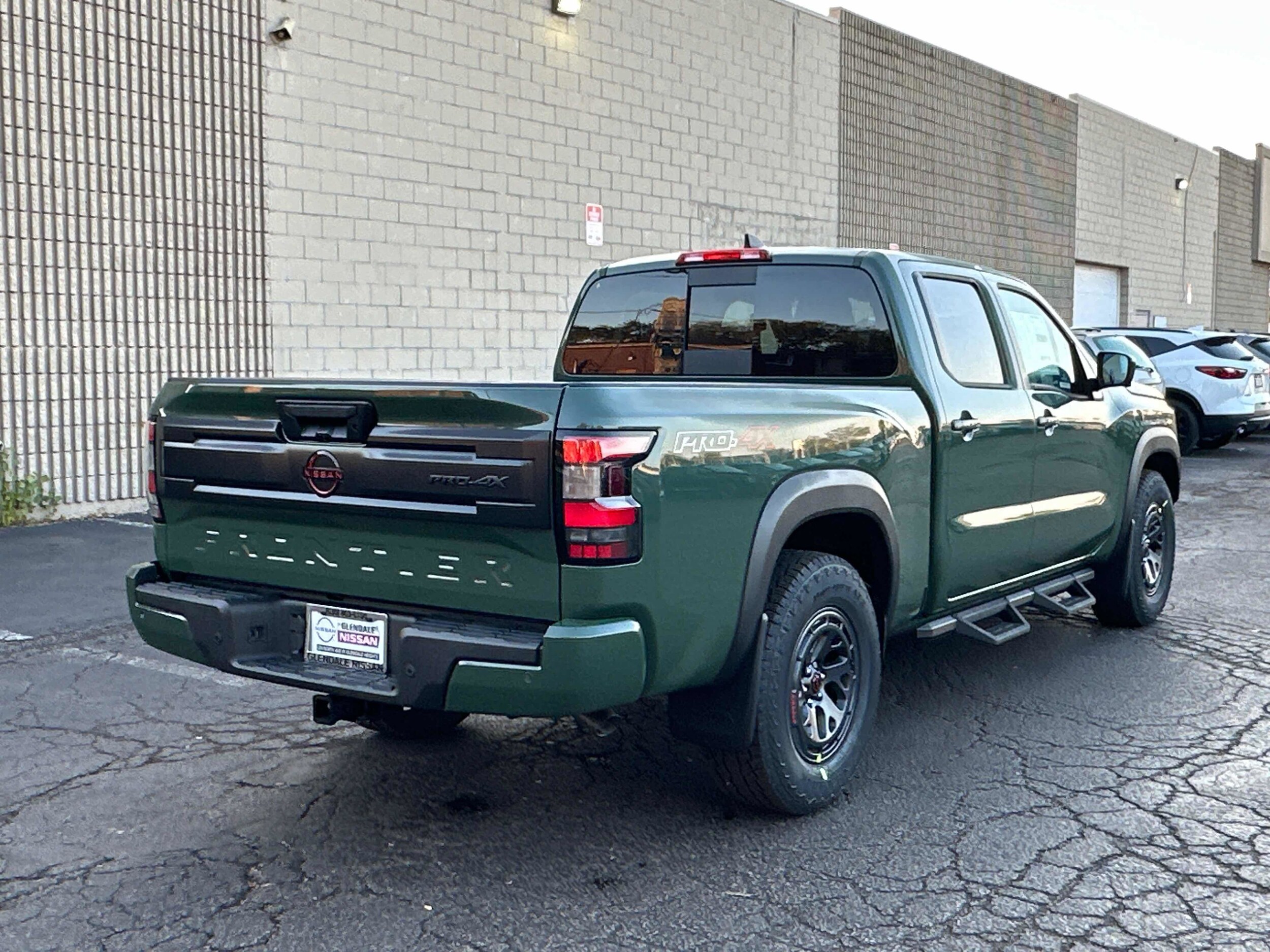 2026 Nissan Frontier PRO-4X Crew Cab photo 3