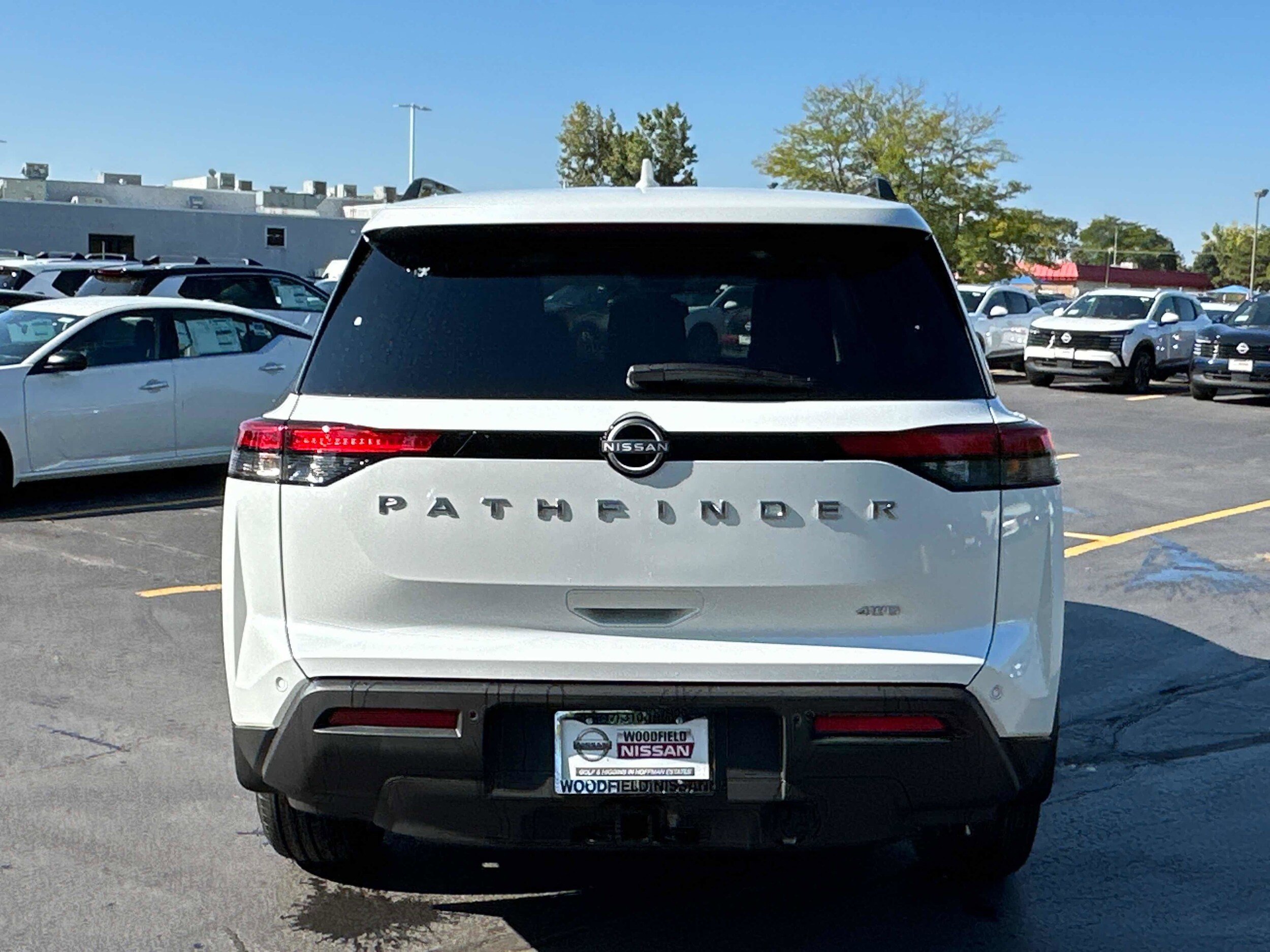 2025 Nissan Pathfinder SV photo 4