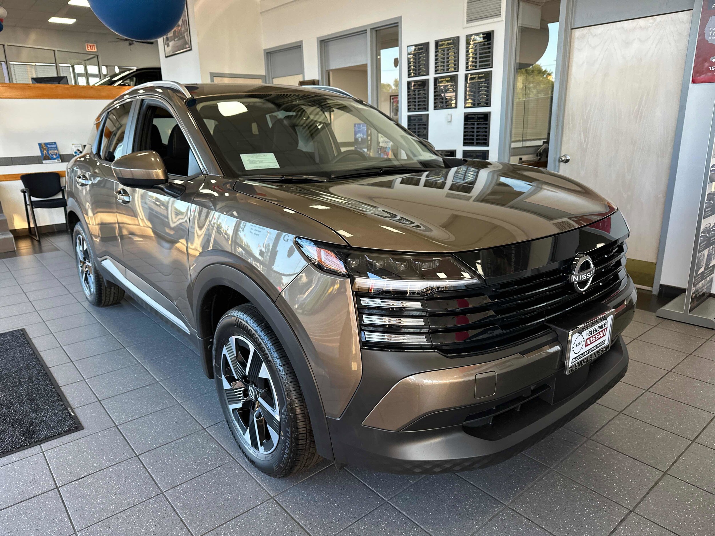 2025 Nissan Kicks SV photo 2