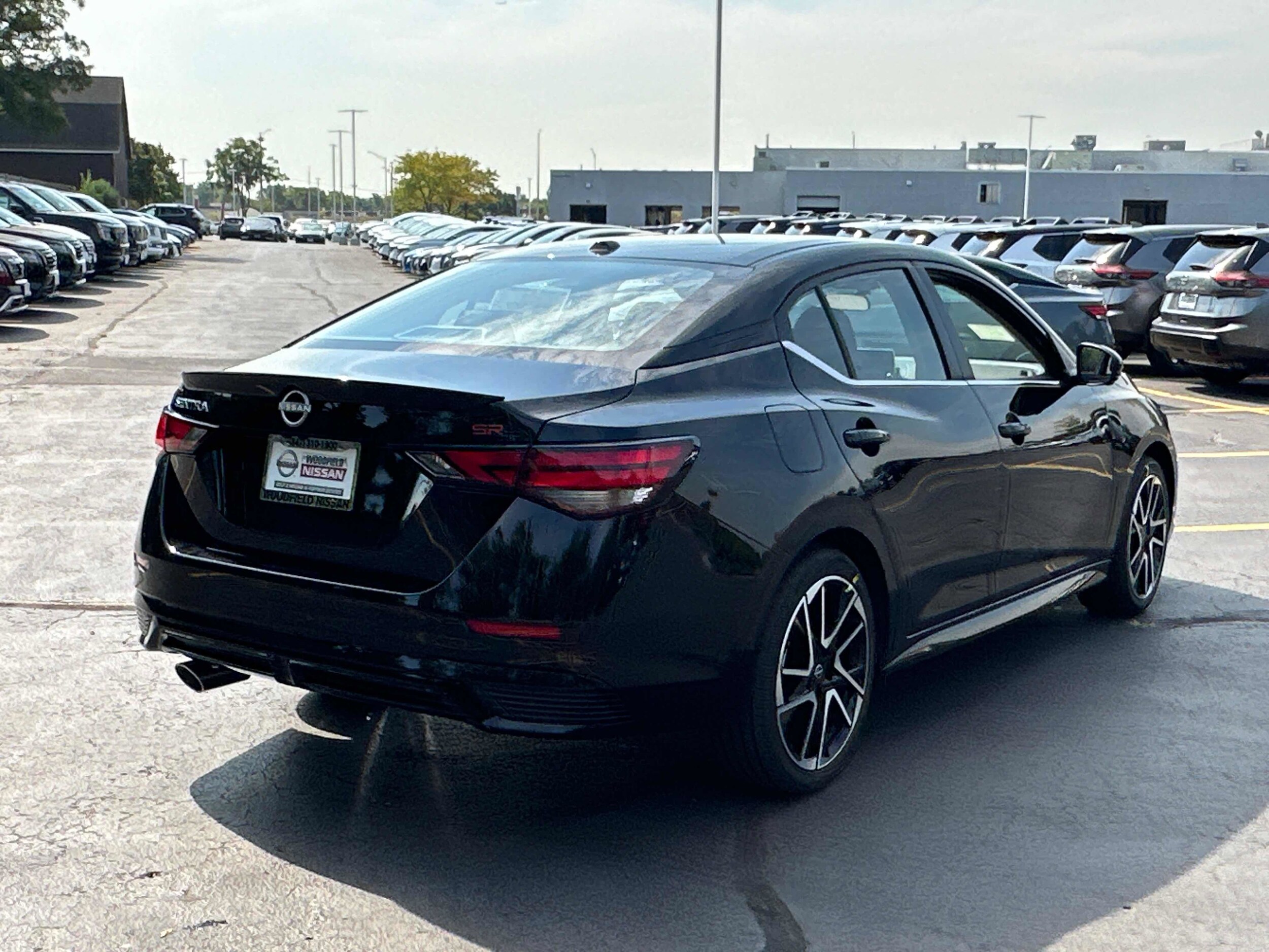 2025 Nissan Sentra SR photo 4