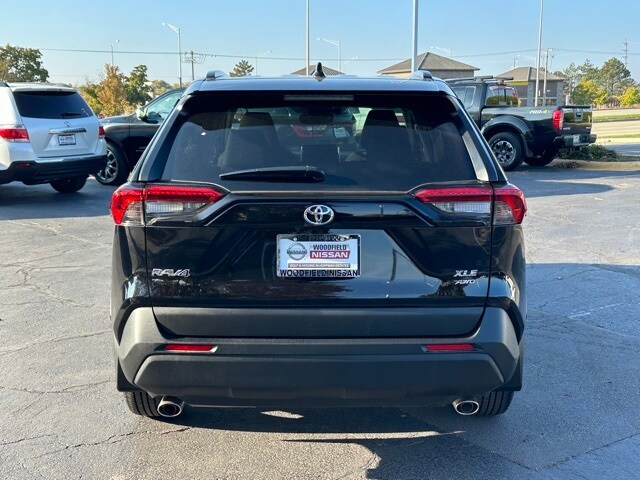 2025 Toyota RAV4 XLE photo 4