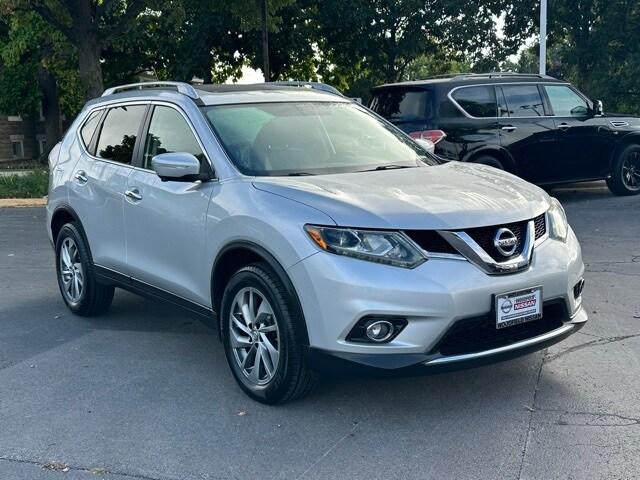 2015 Nissan Rogue SL photo 3