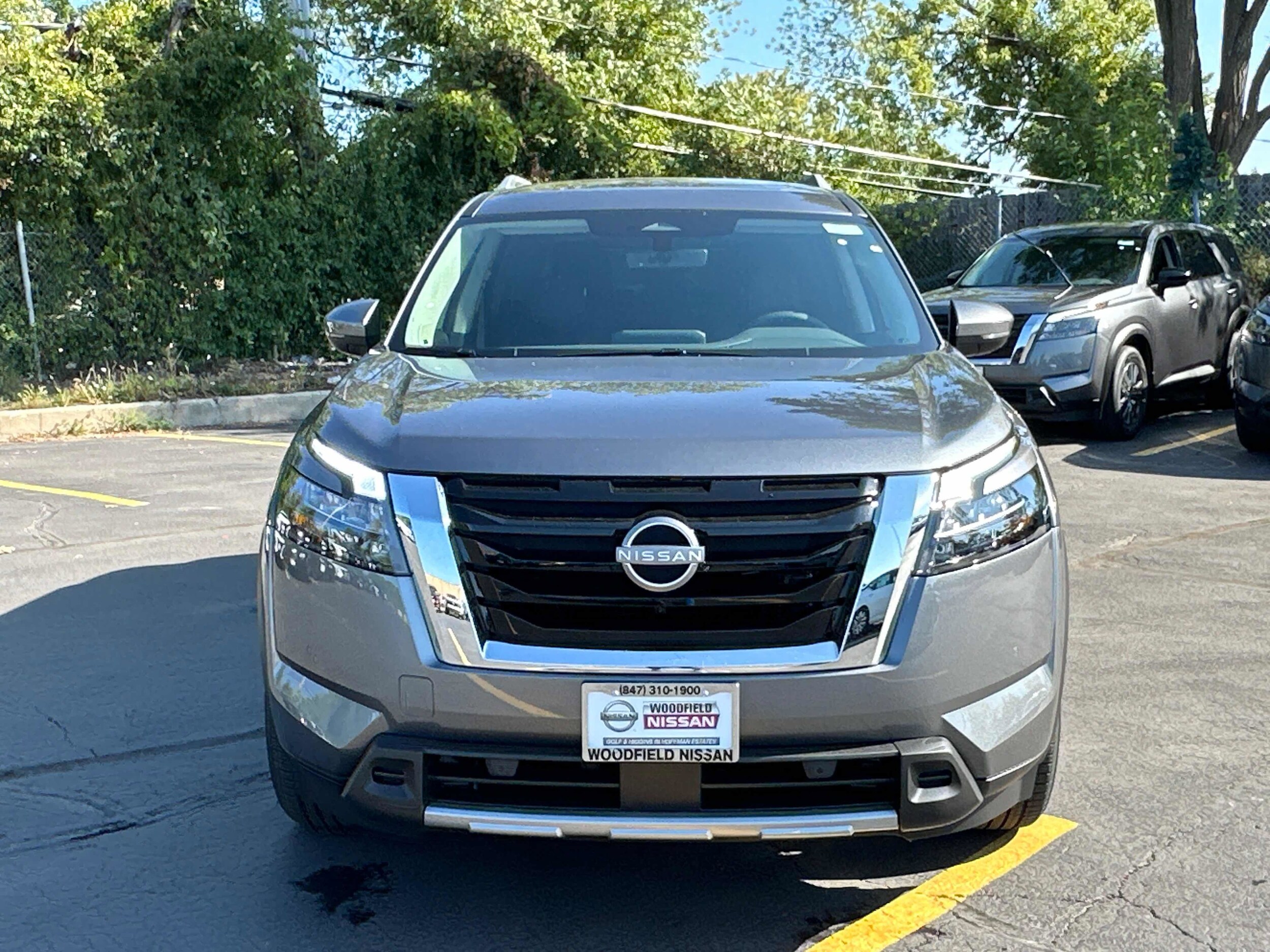 2025 Nissan Pathfinder SL photo 2