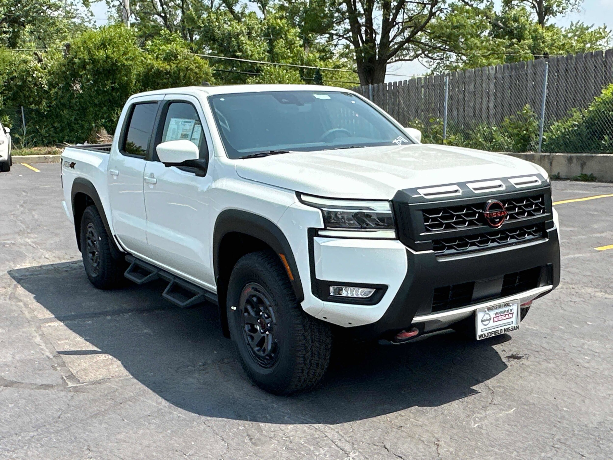 2025 Nissan Frontier PRO-4X Crew Cab photo 3