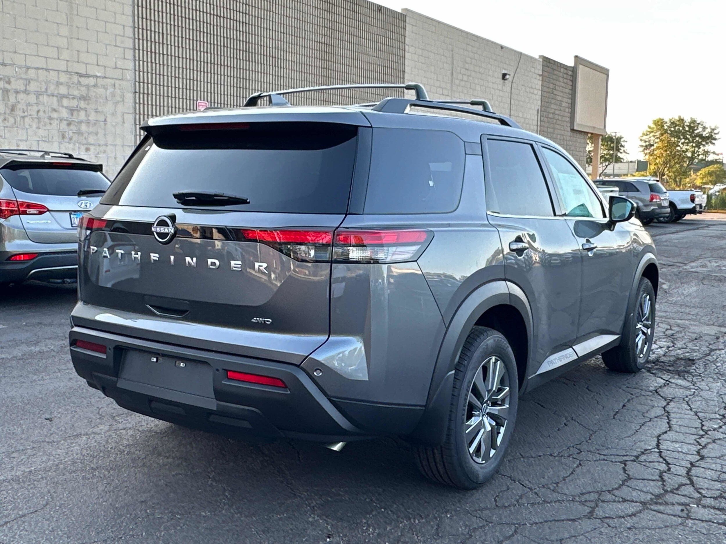 2025 Nissan Pathfinder SV photo 4