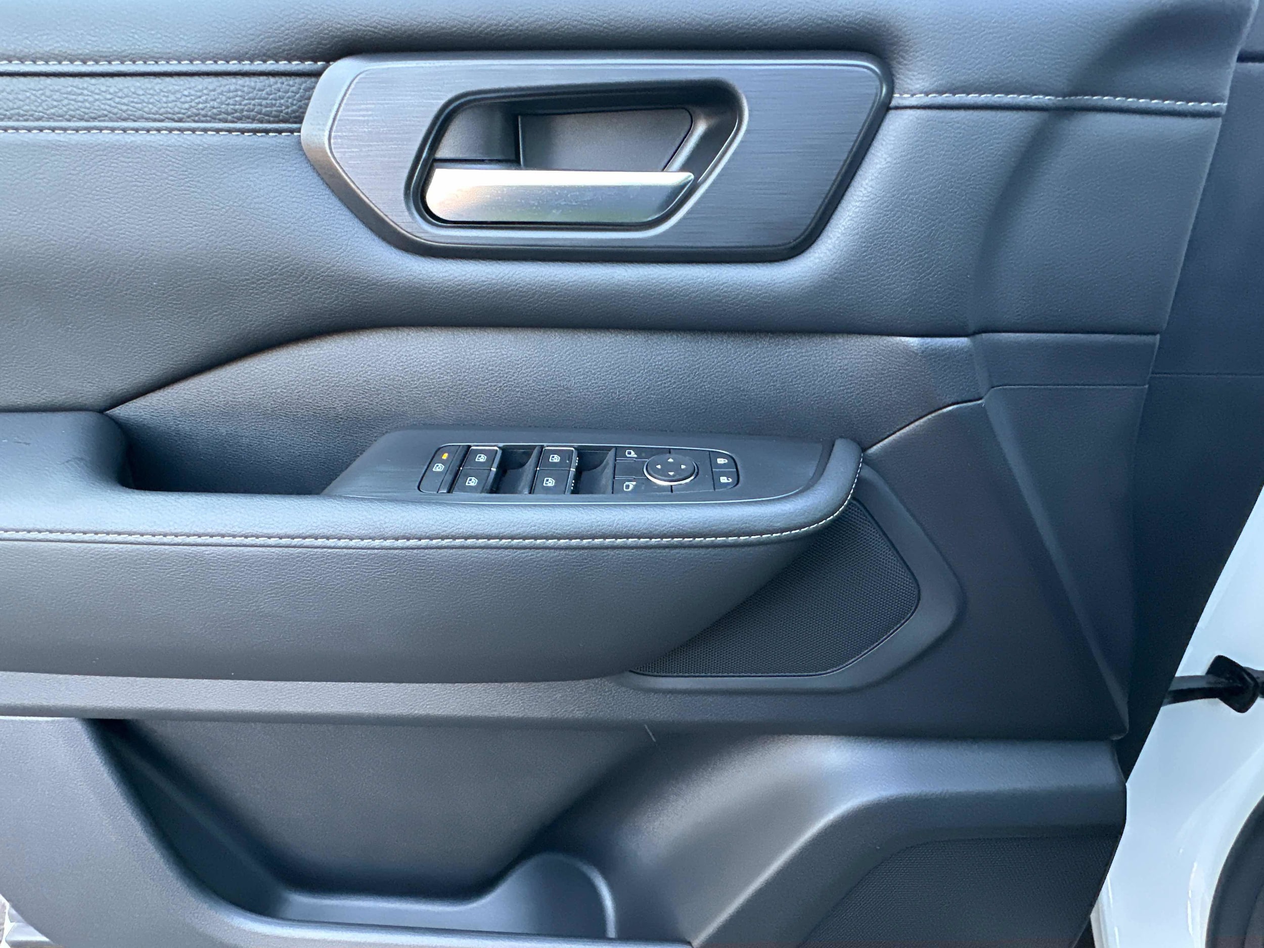 2026 Nissan Armada SV - Photo 19