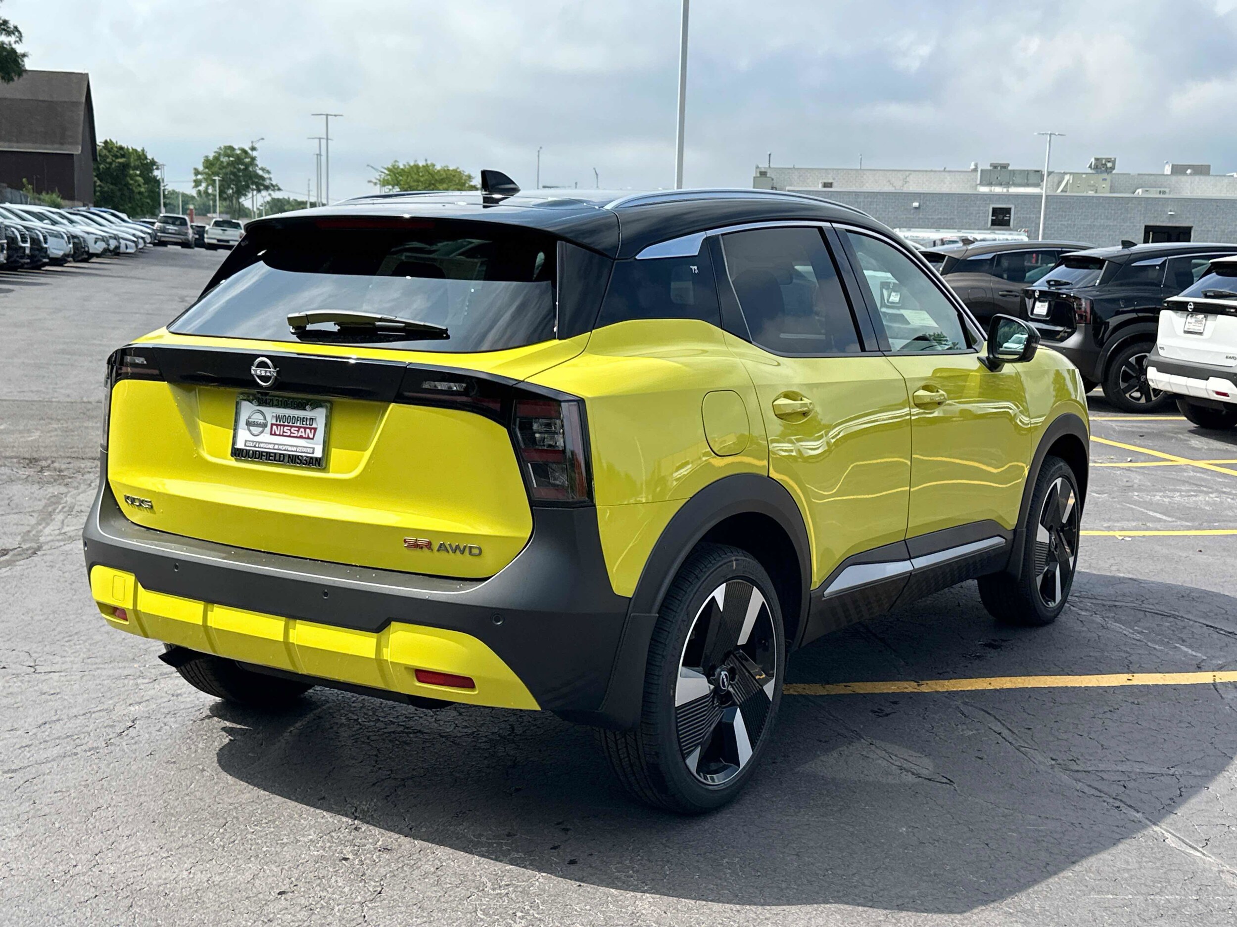 2025 Nissan Kicks SR photo 2