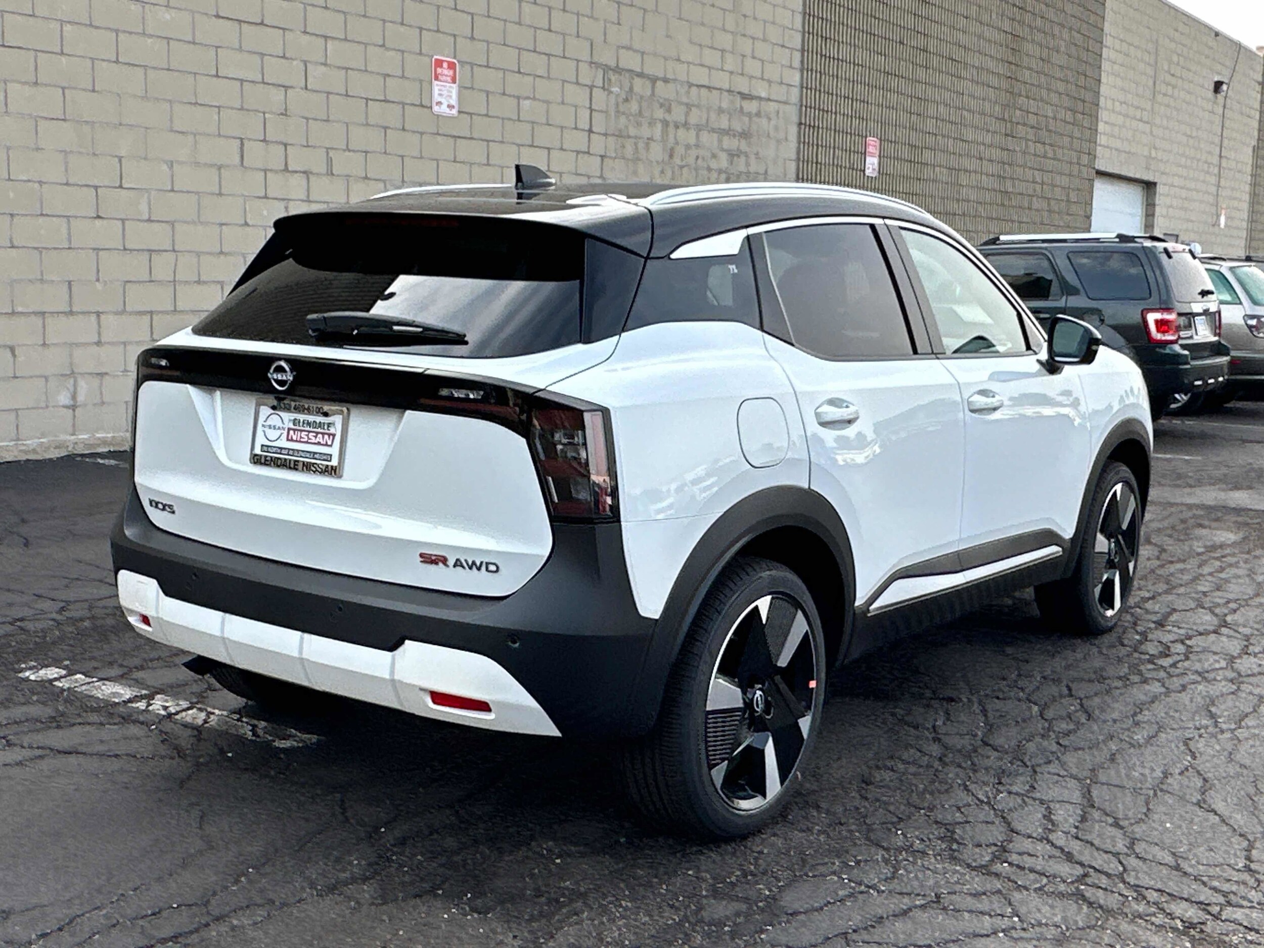 2025 Nissan Kicks SR photo 2