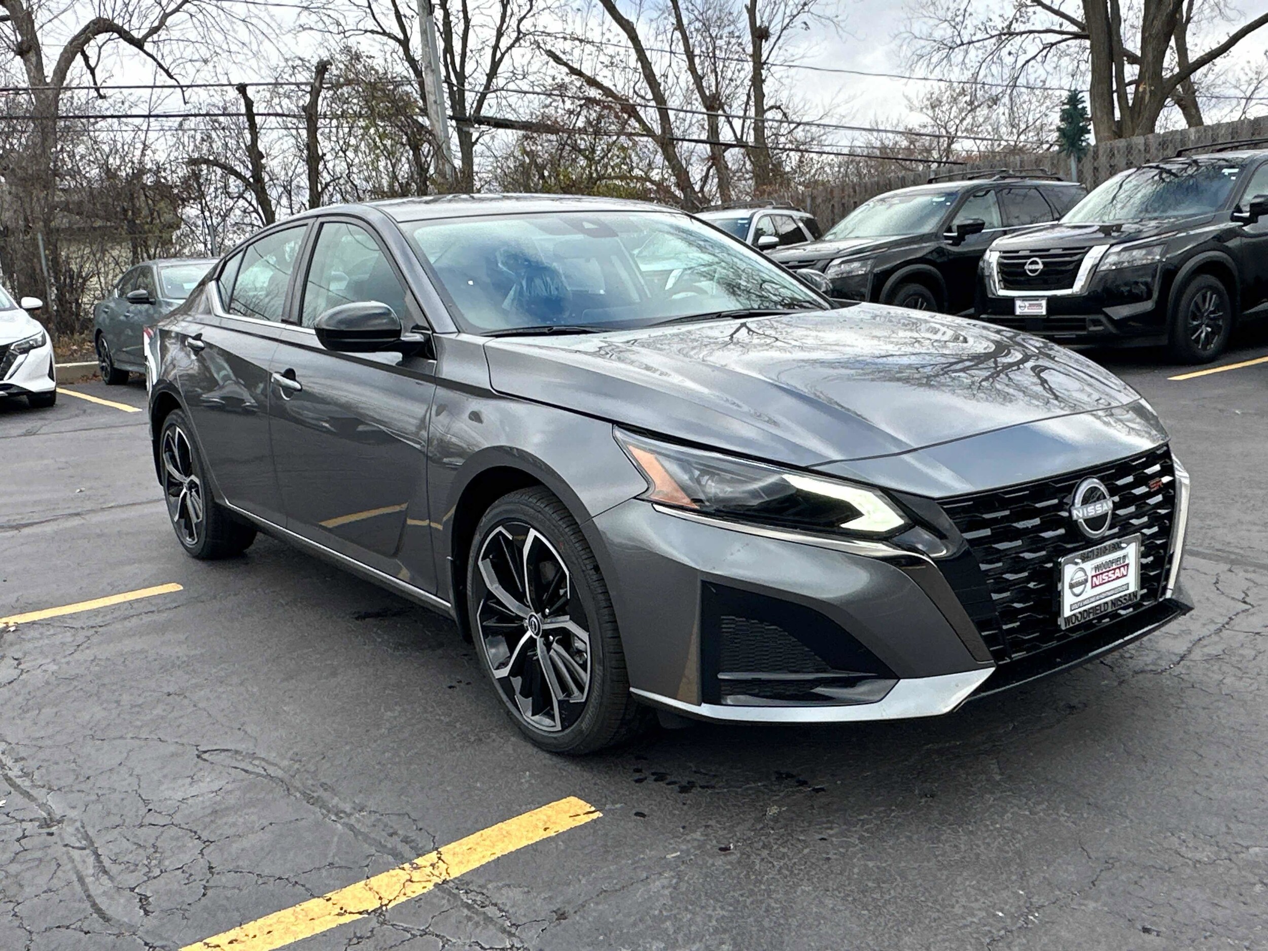 2025 Nissan Altima SR photo 3