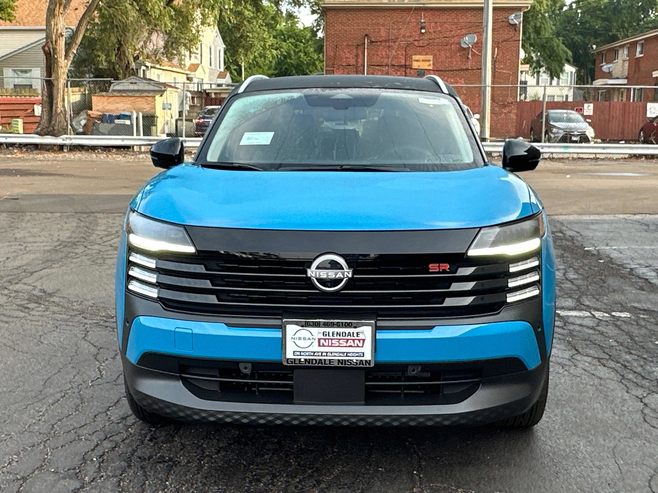 2025 Nissan Kicks SR photo 2