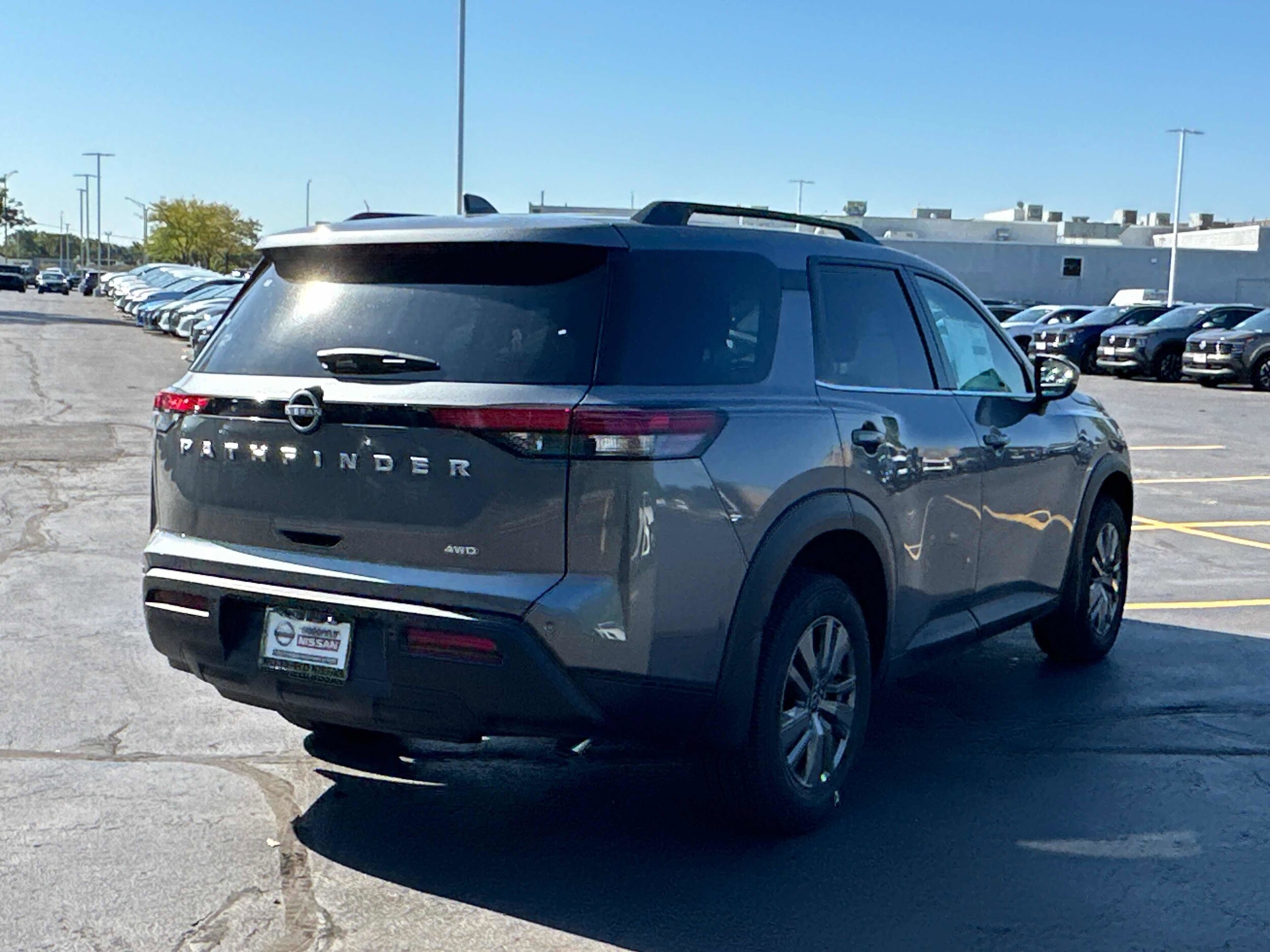 2025 Nissan Pathfinder SV photo 3