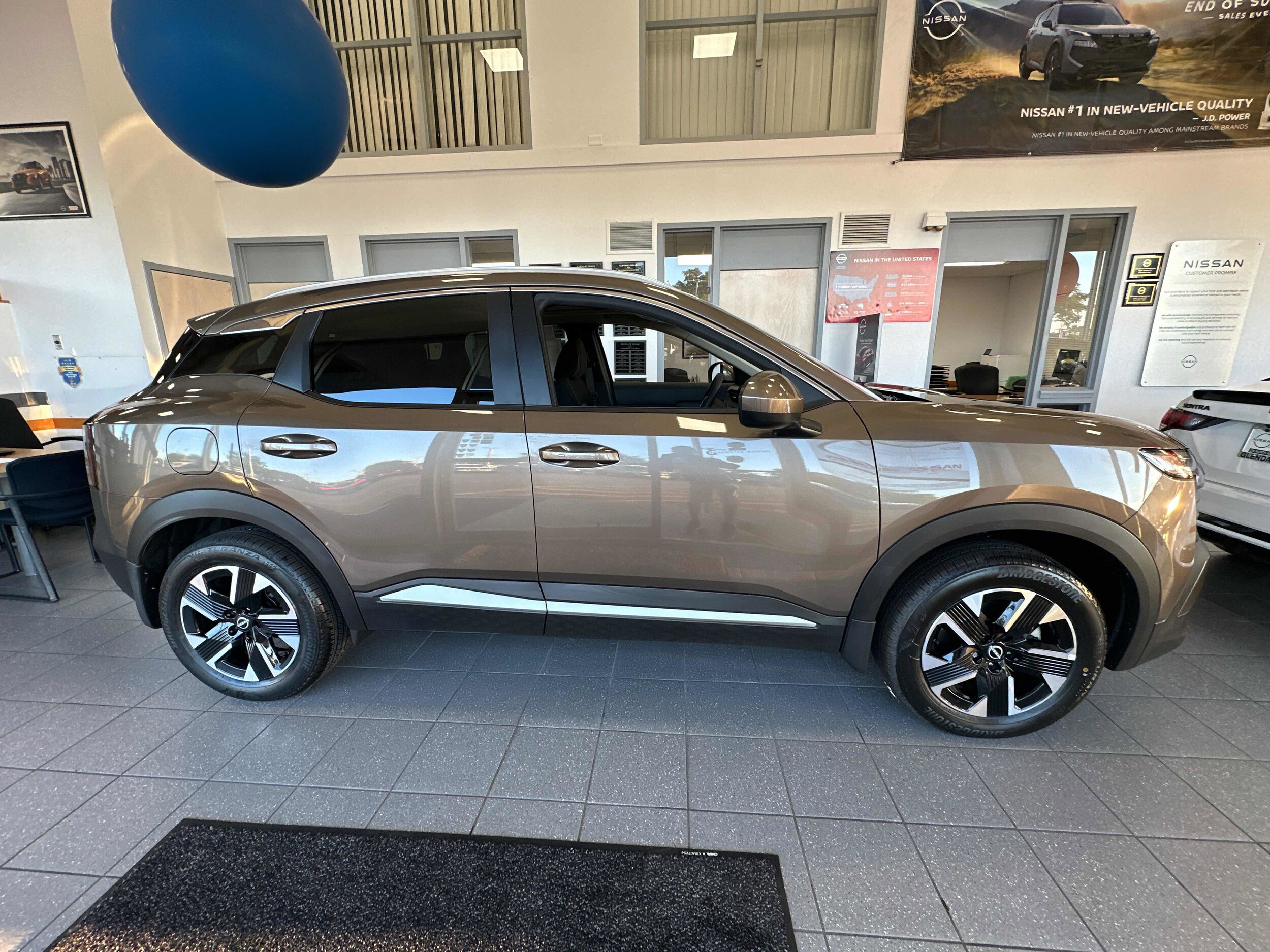 2025 Nissan Kicks SV photo 3