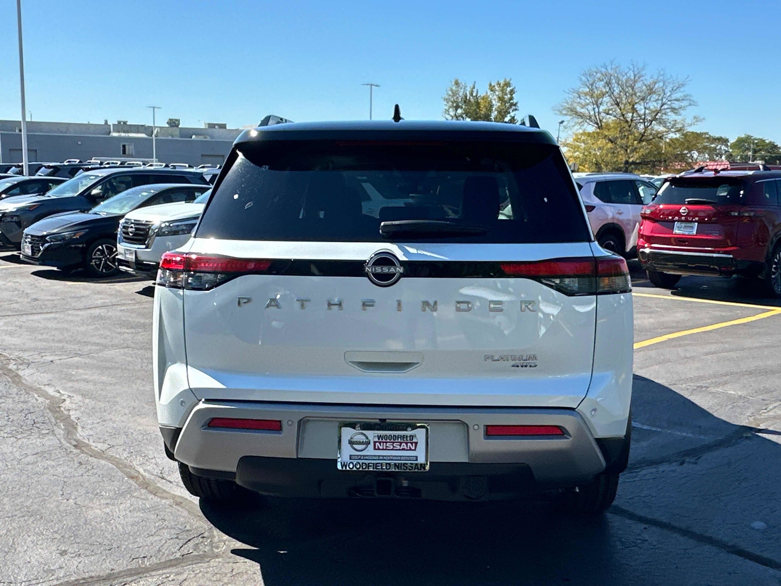 2025 Nissan Pathfinder Platinum photo 4