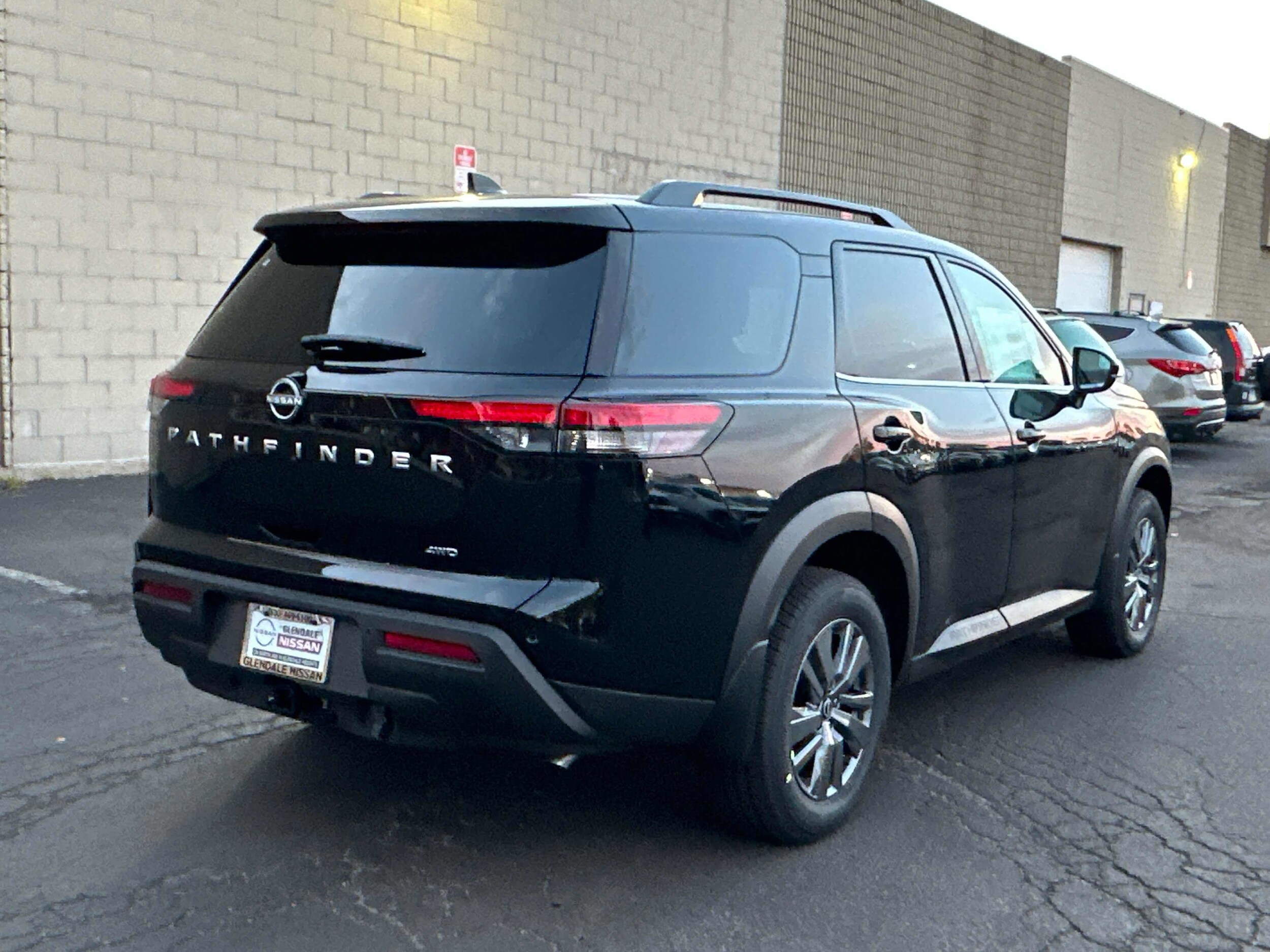 2025 Nissan Pathfinder SV photo 4