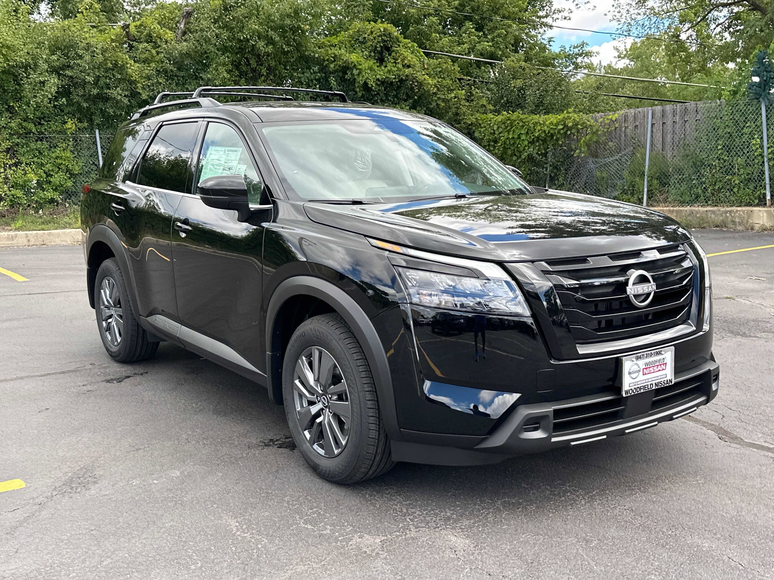 2025 Nissan Pathfinder SV photo 3
