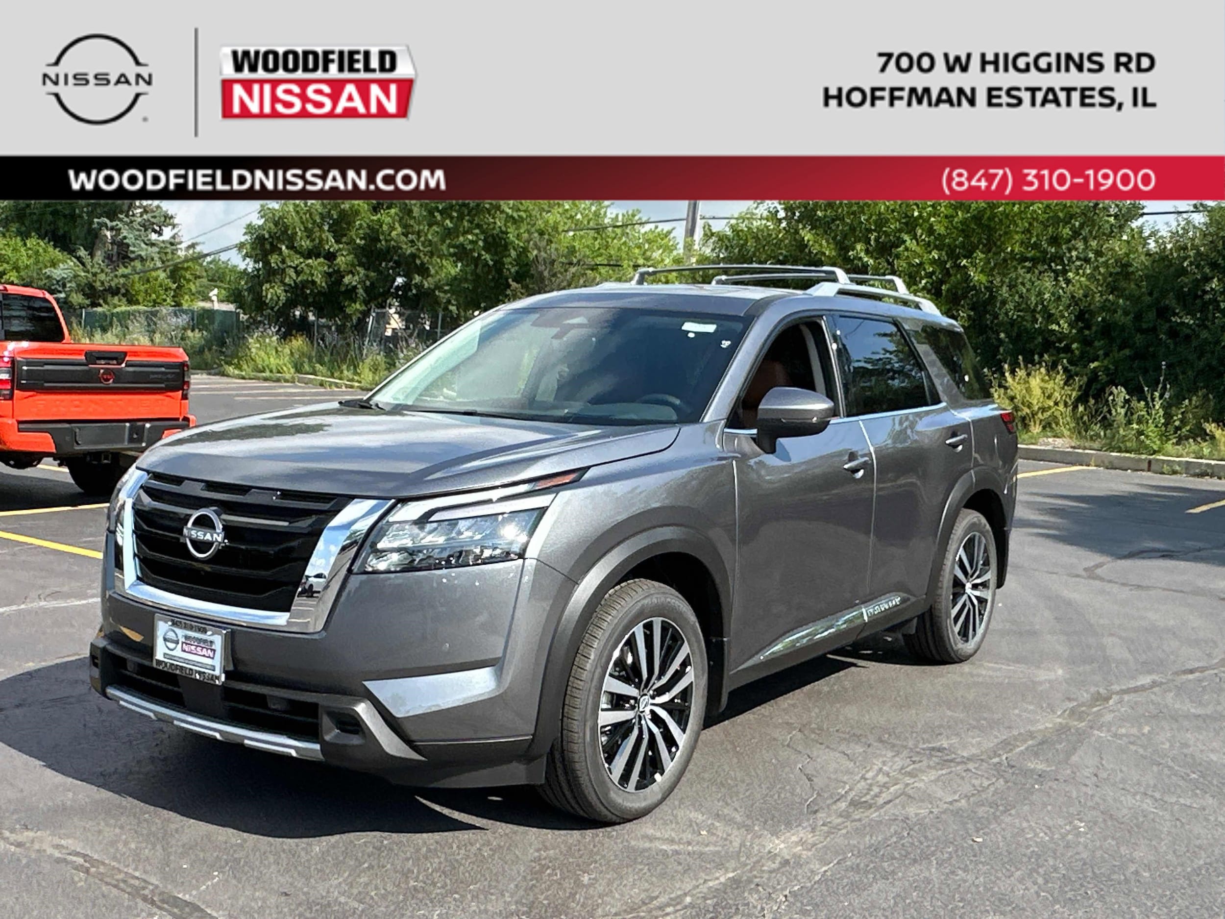 2025 Nissan Pathfinder Platinum's photo